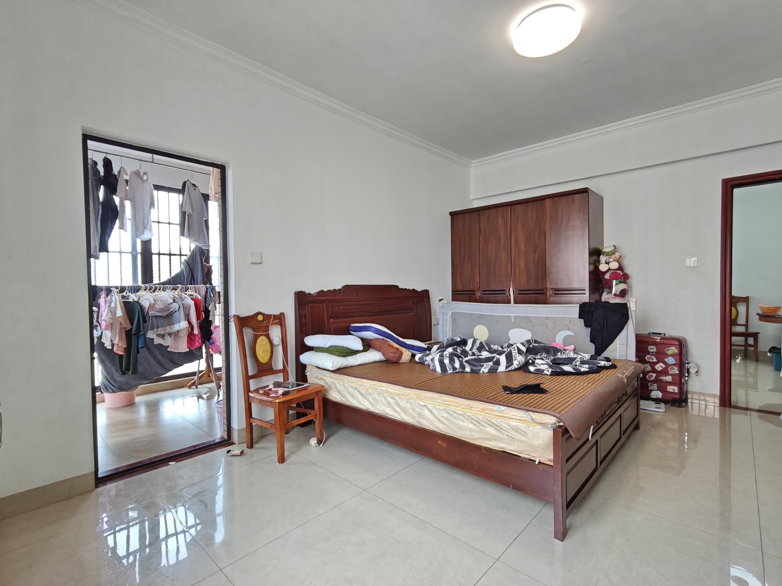 海悦东方 2室2厅1卫 155.0万 海悦东方 2室2厅1卫 155.0万客厅