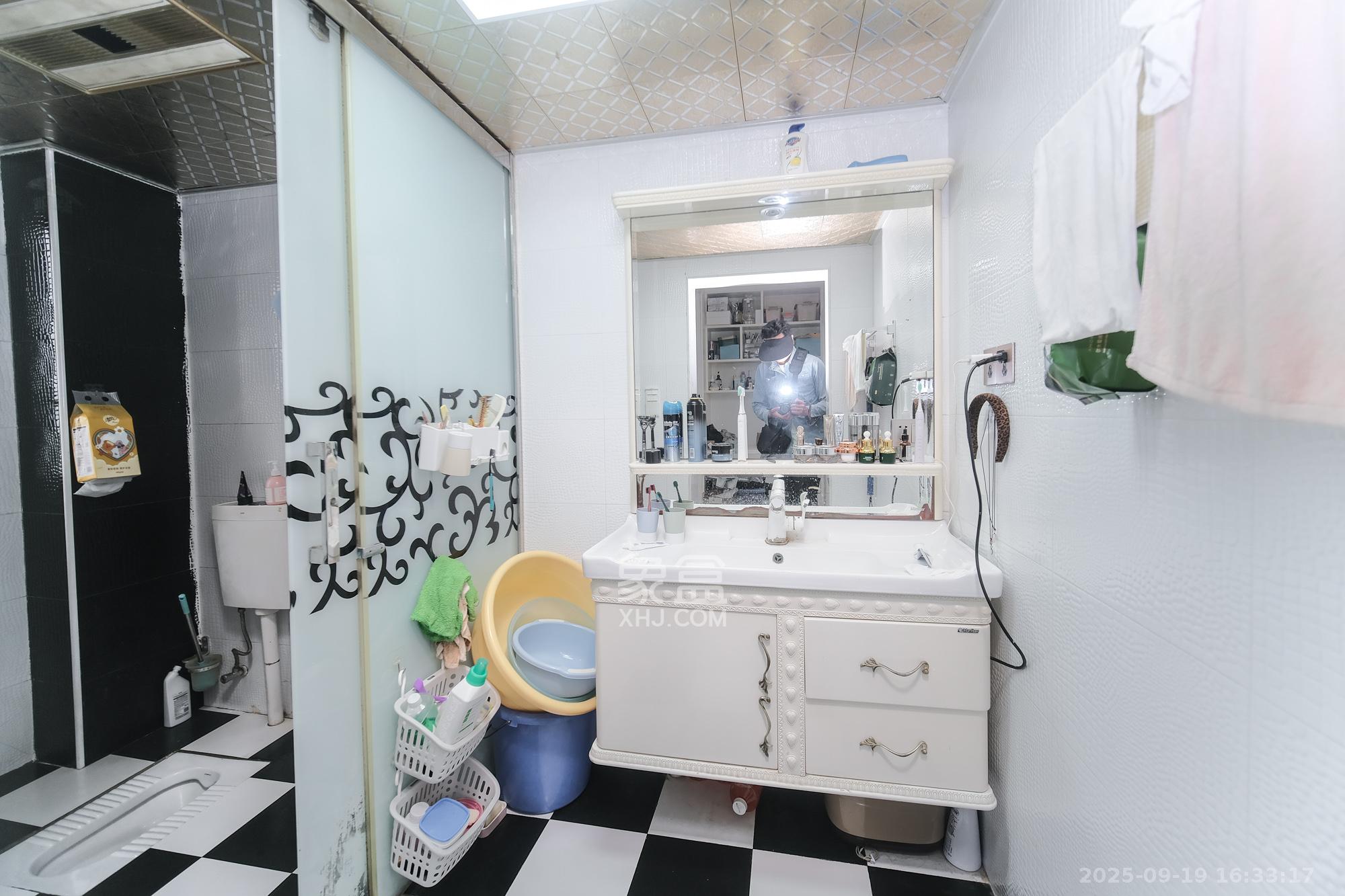 山水湾 3室2厅2卫 68.8万 山水湾 3室2厅2卫 68.8万卫生间