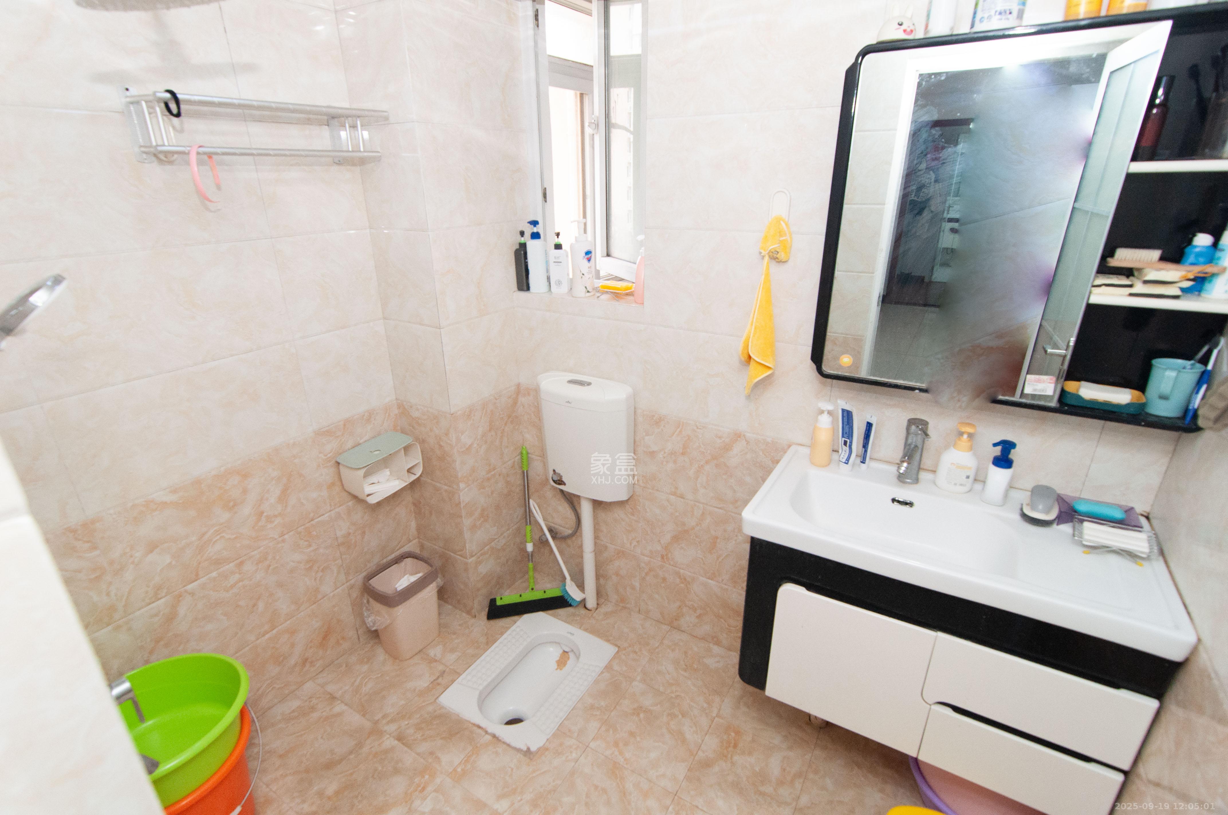 中房F联邦 3室2厅2卫 78.0万 中房F联邦 3室2厅2卫 78.0万卫生间