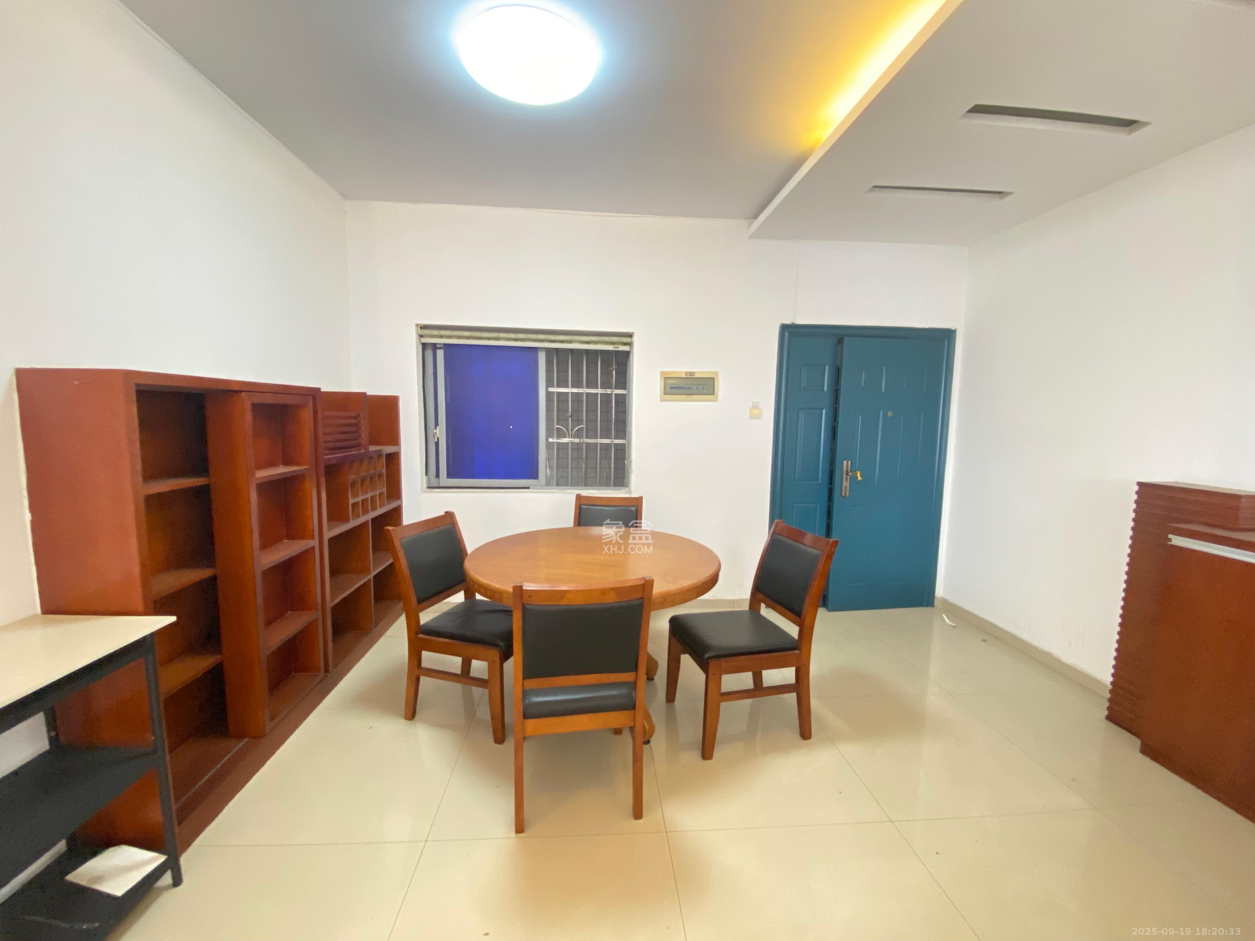 兴威新嘉园  3室2厅2卫    4000.0元/月室内图