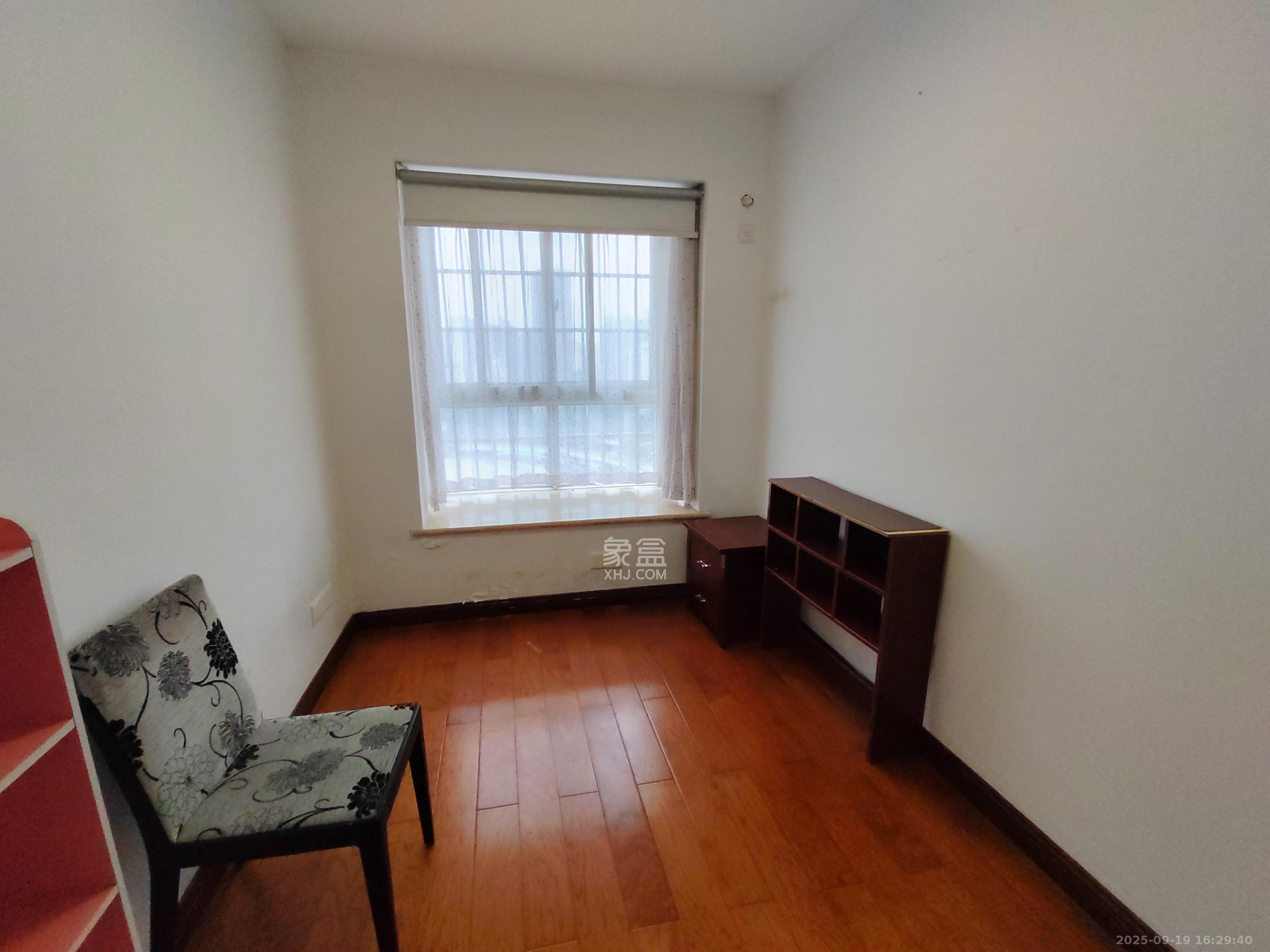 晶华美地  5室2厅2卫    2100.0元/月室内图