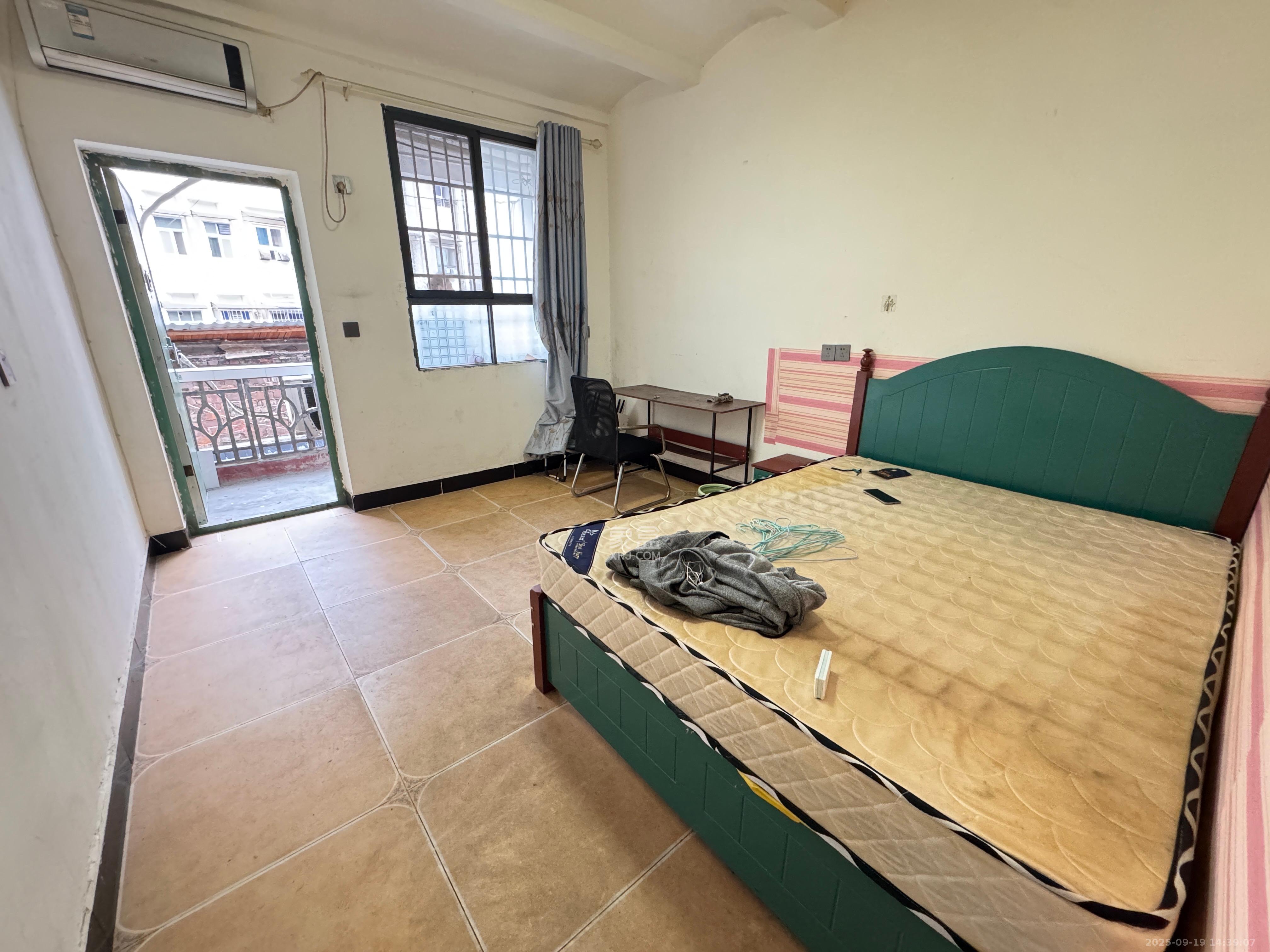 识字里社区 1室1厅1卫 1300.0元/月 识字里社区 1室1厅1卫 1300.0元/月室内图