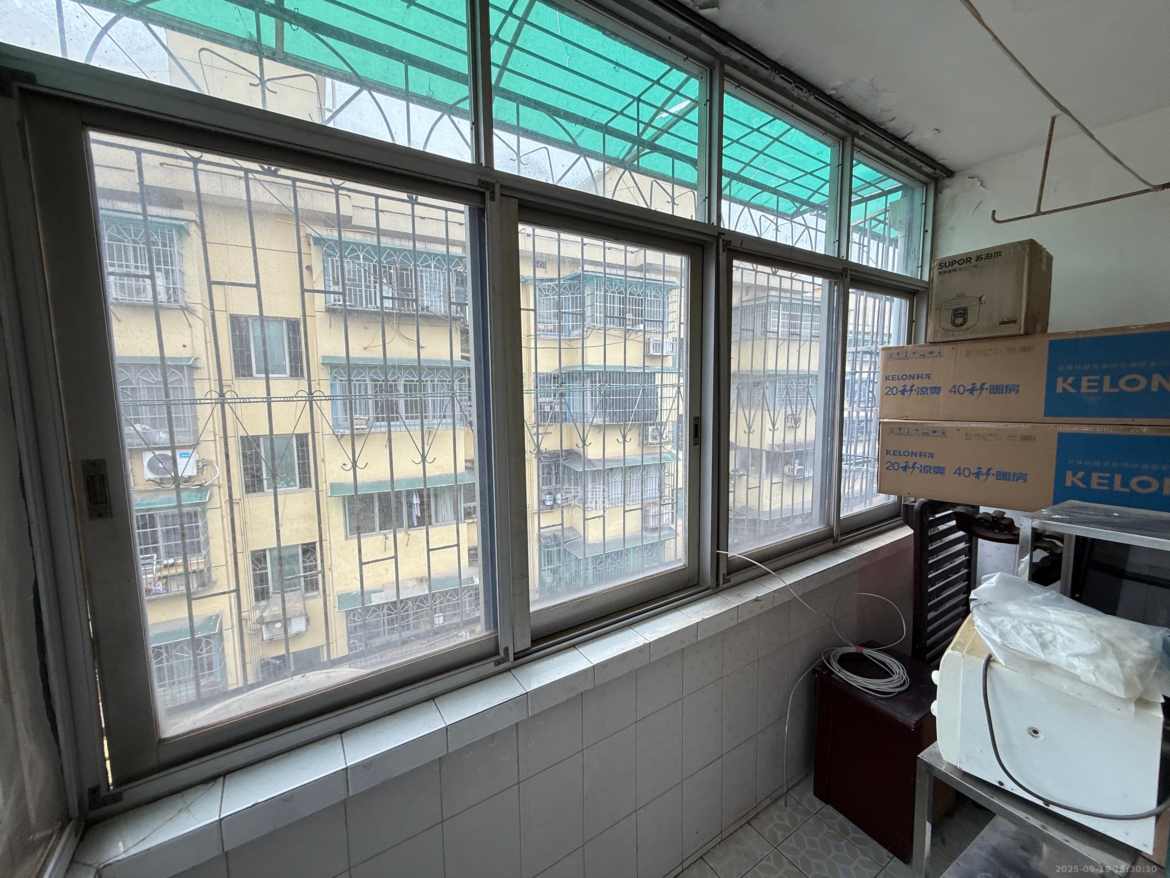 石子冲巷  3室1厅1卫    1700.0元/月室内图