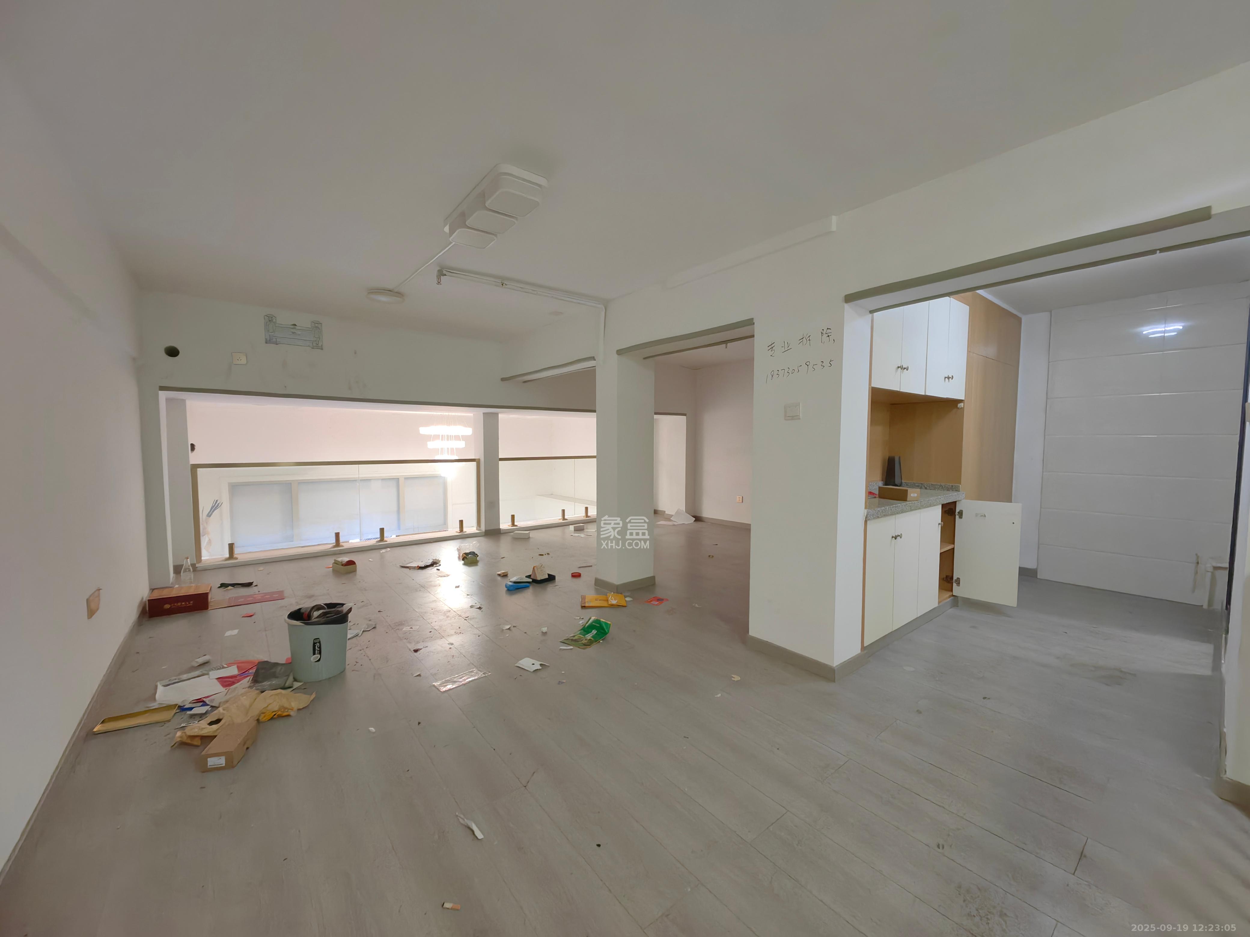 八方小区C区   65.0㎡      8000.0元/月室内图