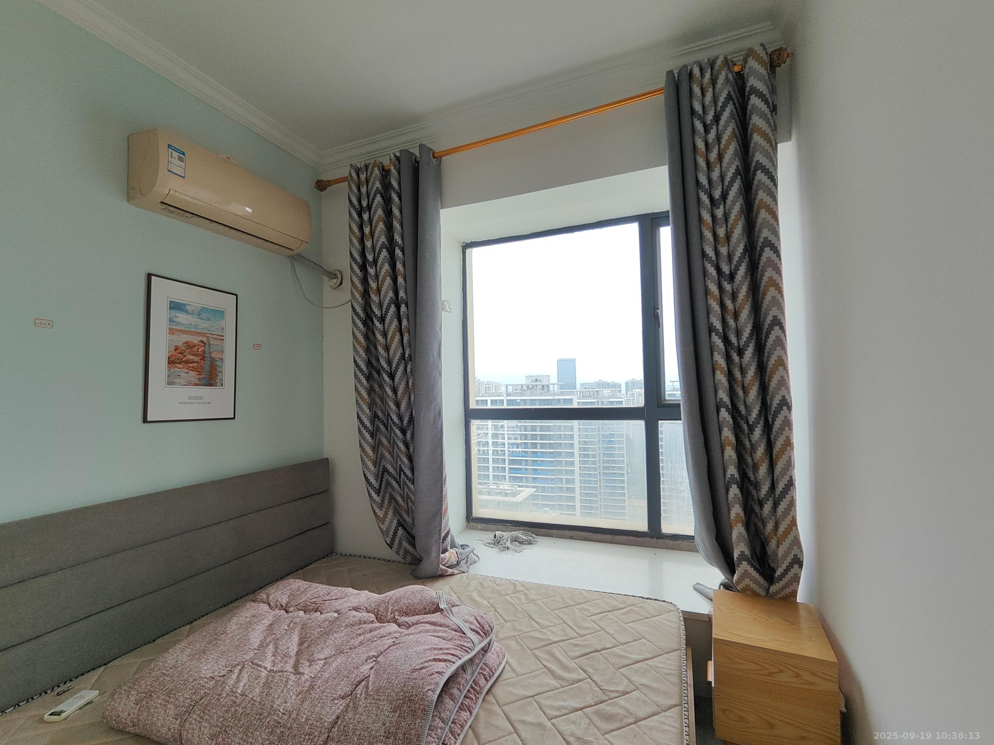 勤诚达新界  1室2厅1卫    2400.0元/月室内图