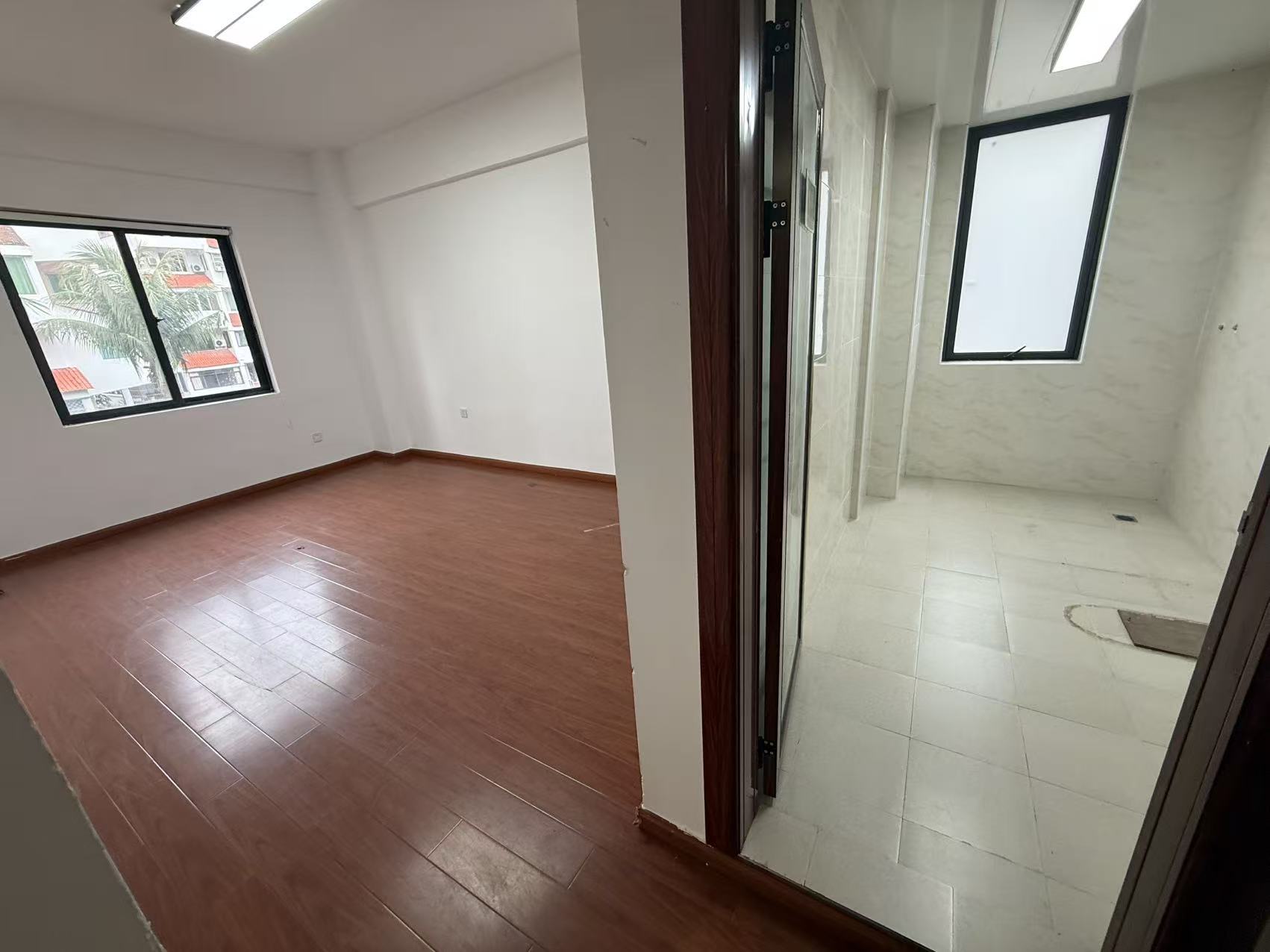 顺发新村 4室2厅2卫 4500.0元/月 顺发新村 4室2厅2卫 4500.0元/月室内图