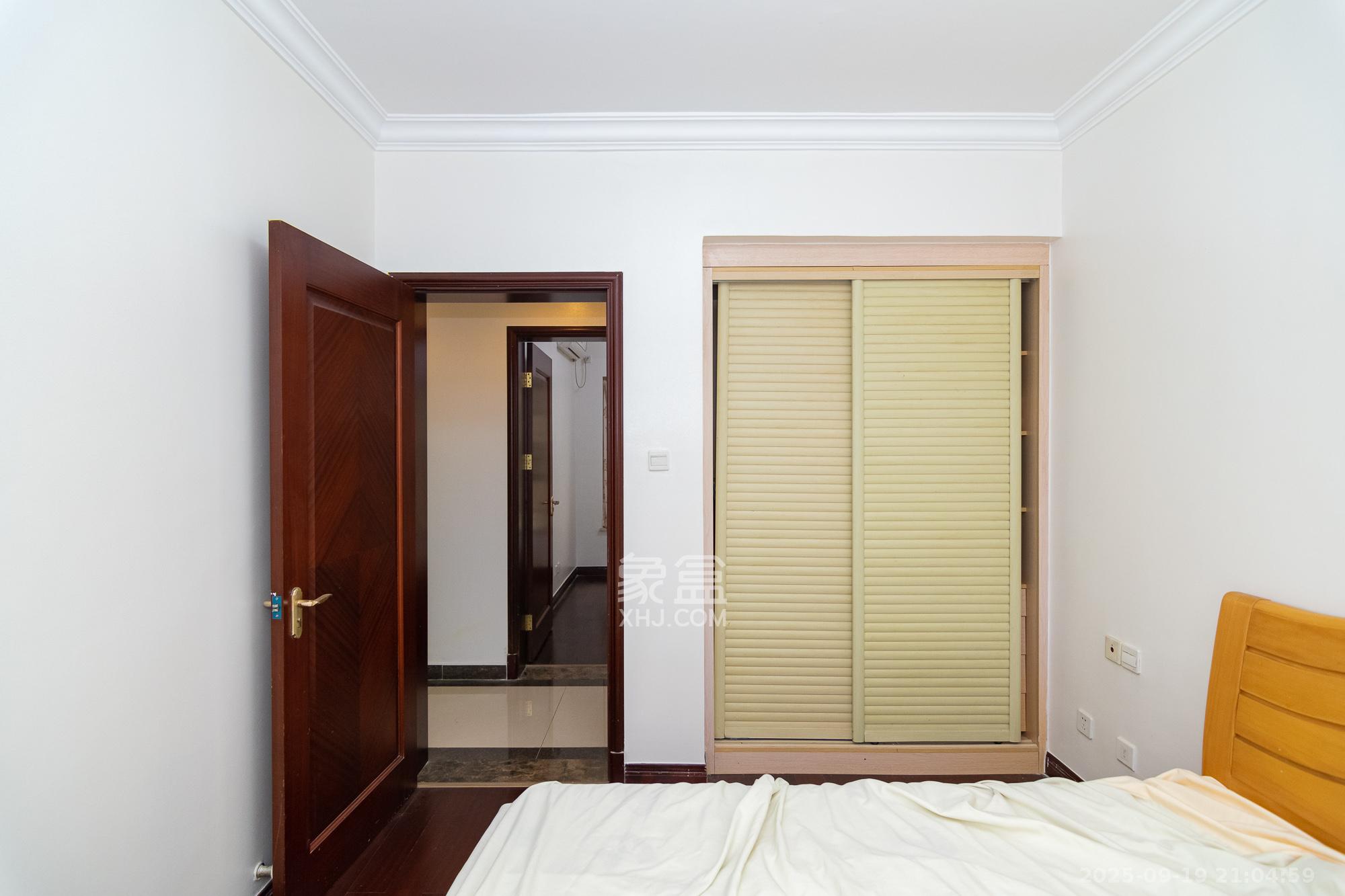 富基世纪公园  3室2厅1卫    53.0万卧室