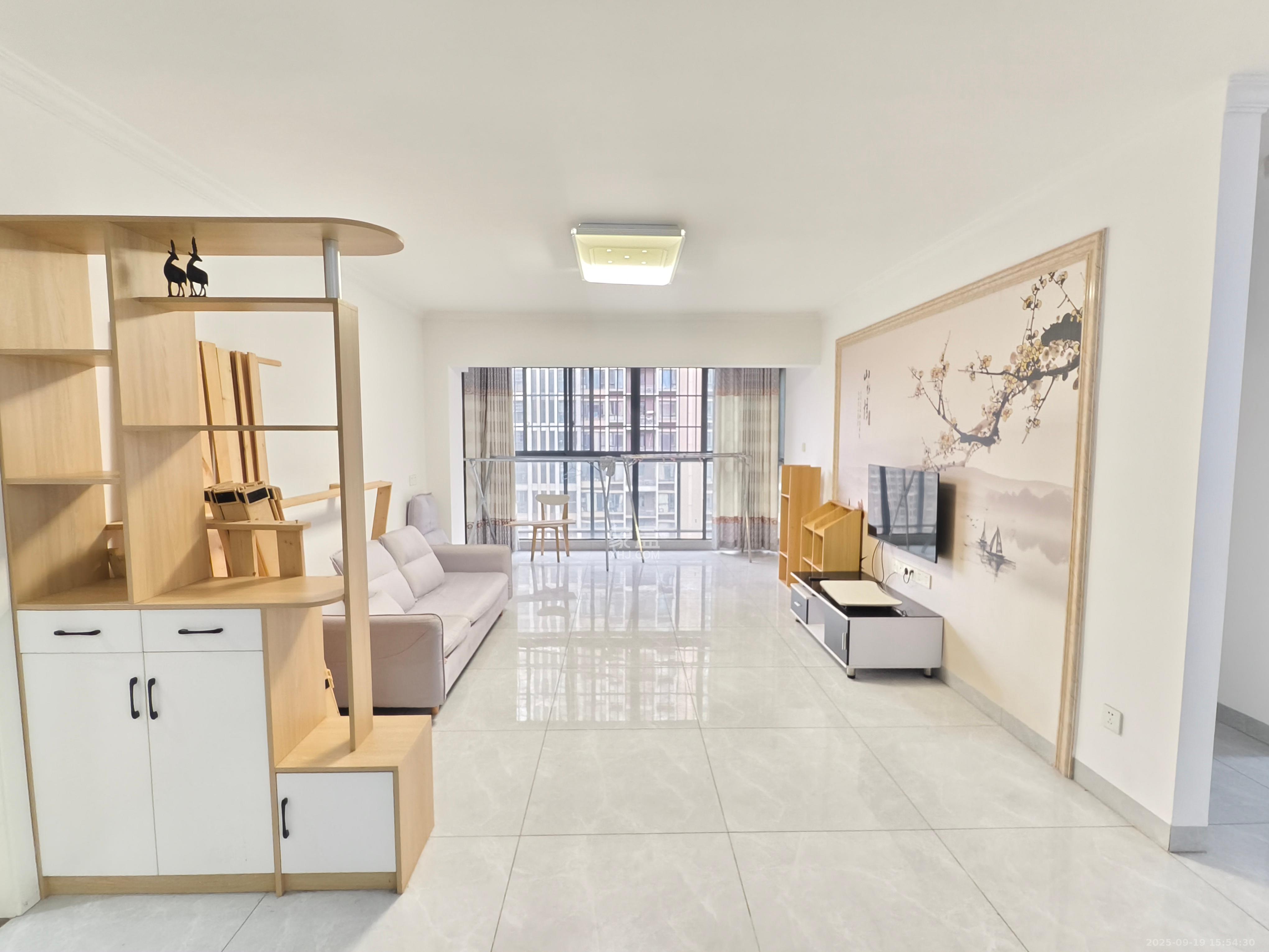 蓝山郡 3室2厅2卫 2400.0元/月 蓝山郡 3室2厅2卫 2400.0元/月室内图