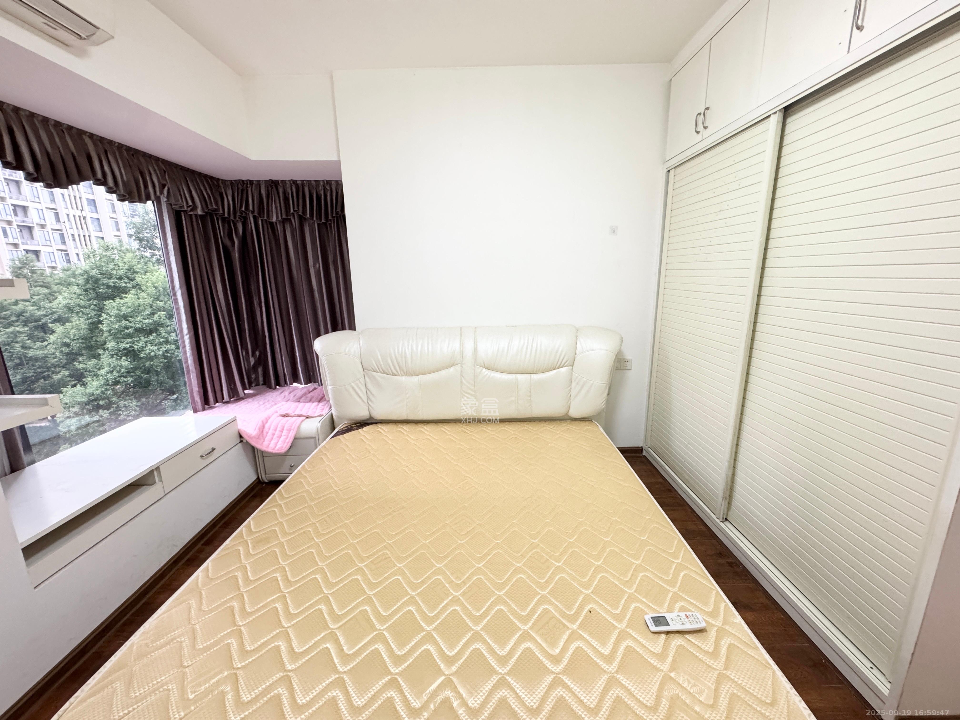 蓝山郡  2室2厅1卫   2000.00元/月室内图