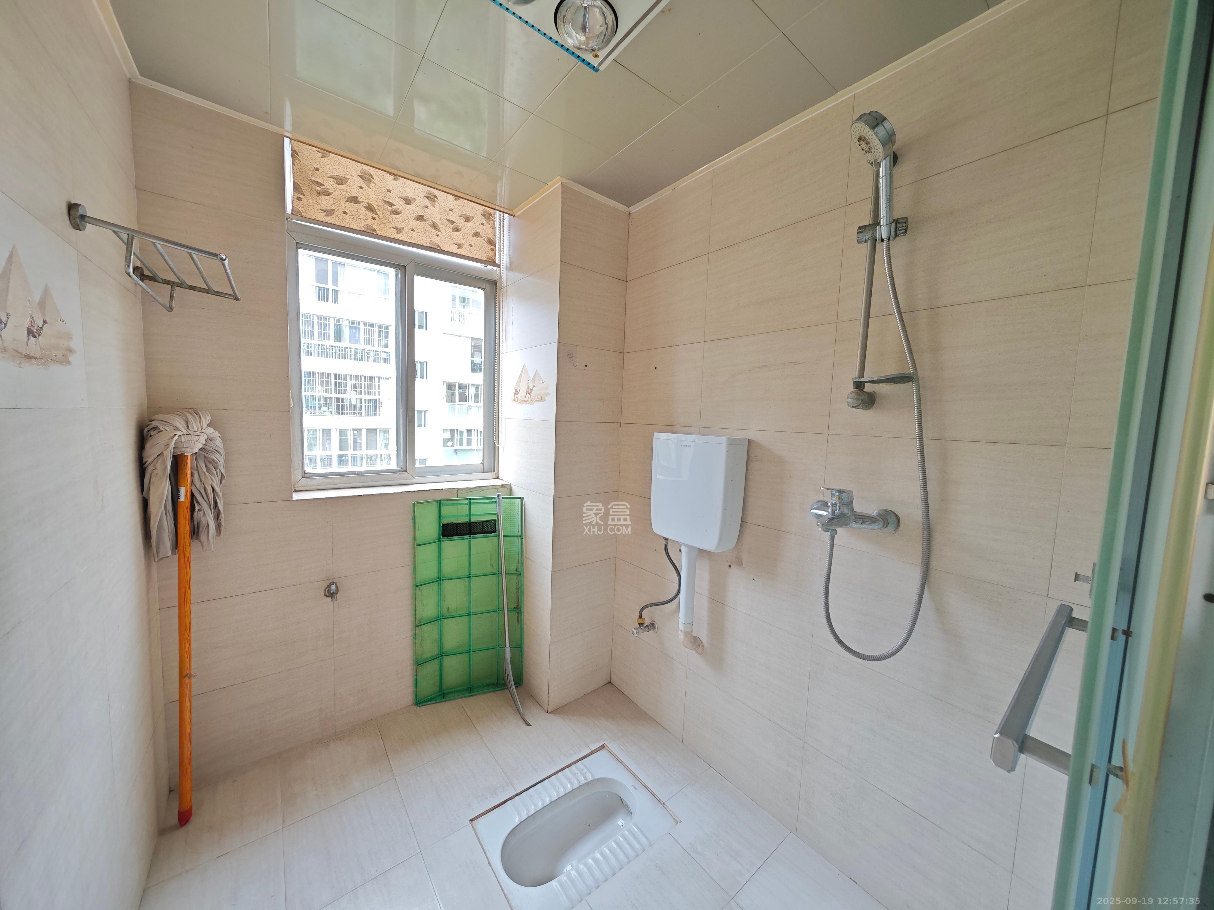 华银园  3室2厅2卫    2500.0元/月室内图