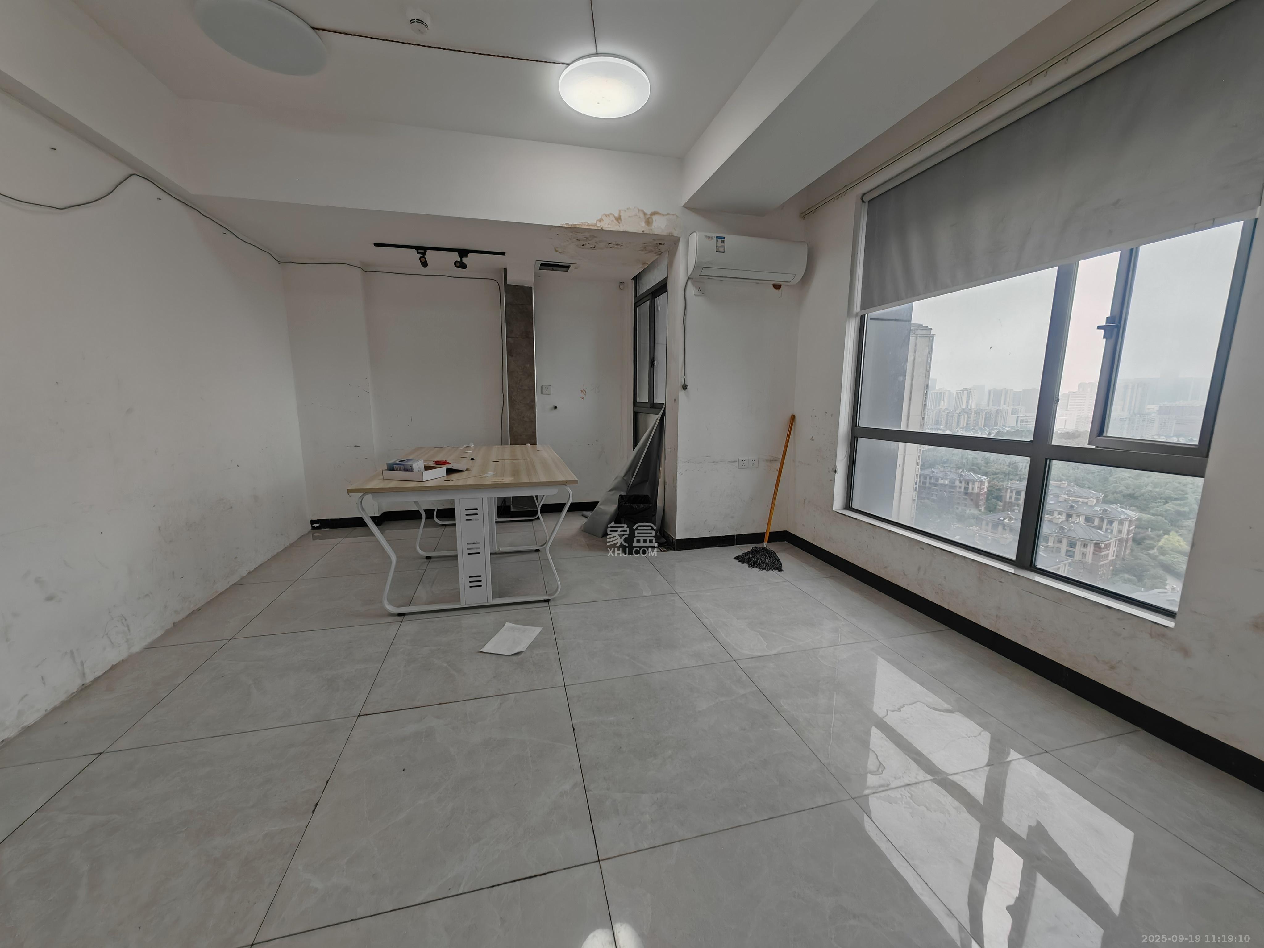 长房八方里（长房公园里）   66.0㎡      2000.0元/月室内图