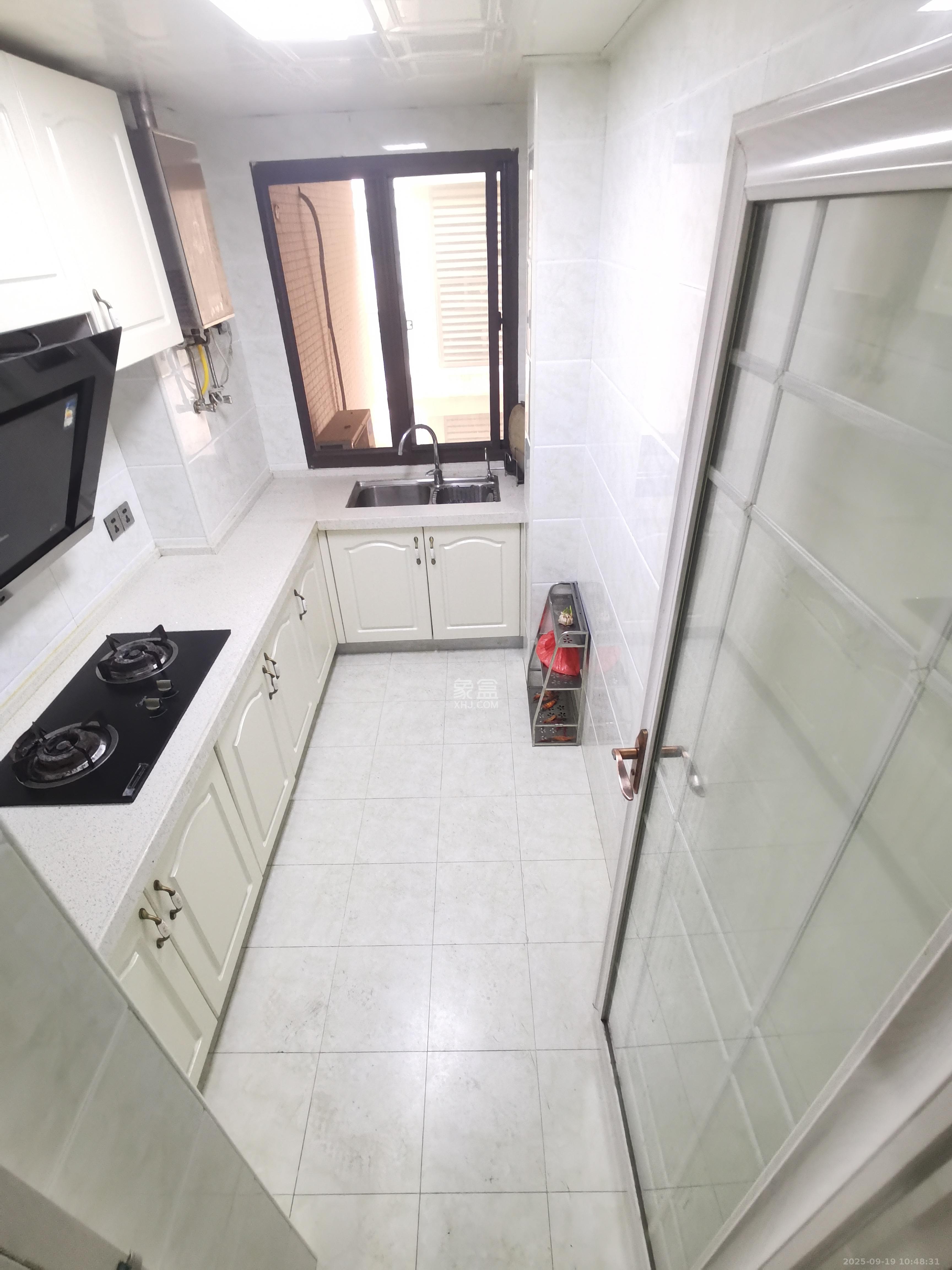 海洋半岛(月珑湾) 3室2厅1卫 2400.0元/月 海洋半岛(月珑湾) 3室2厅1卫 2400.0元/月室内图