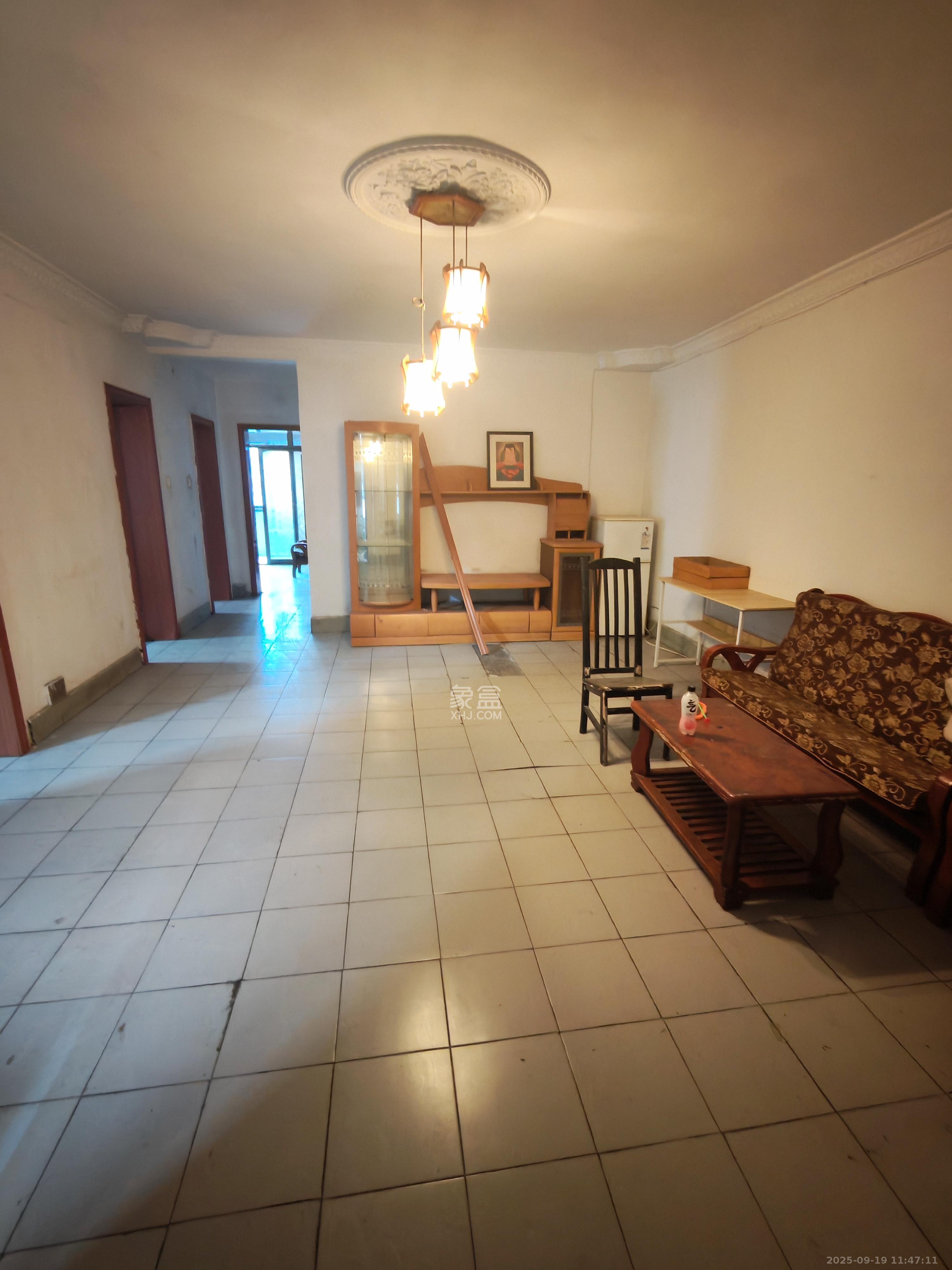 桐荫里社区  3室1厅1卫    1800.0元/月室内图