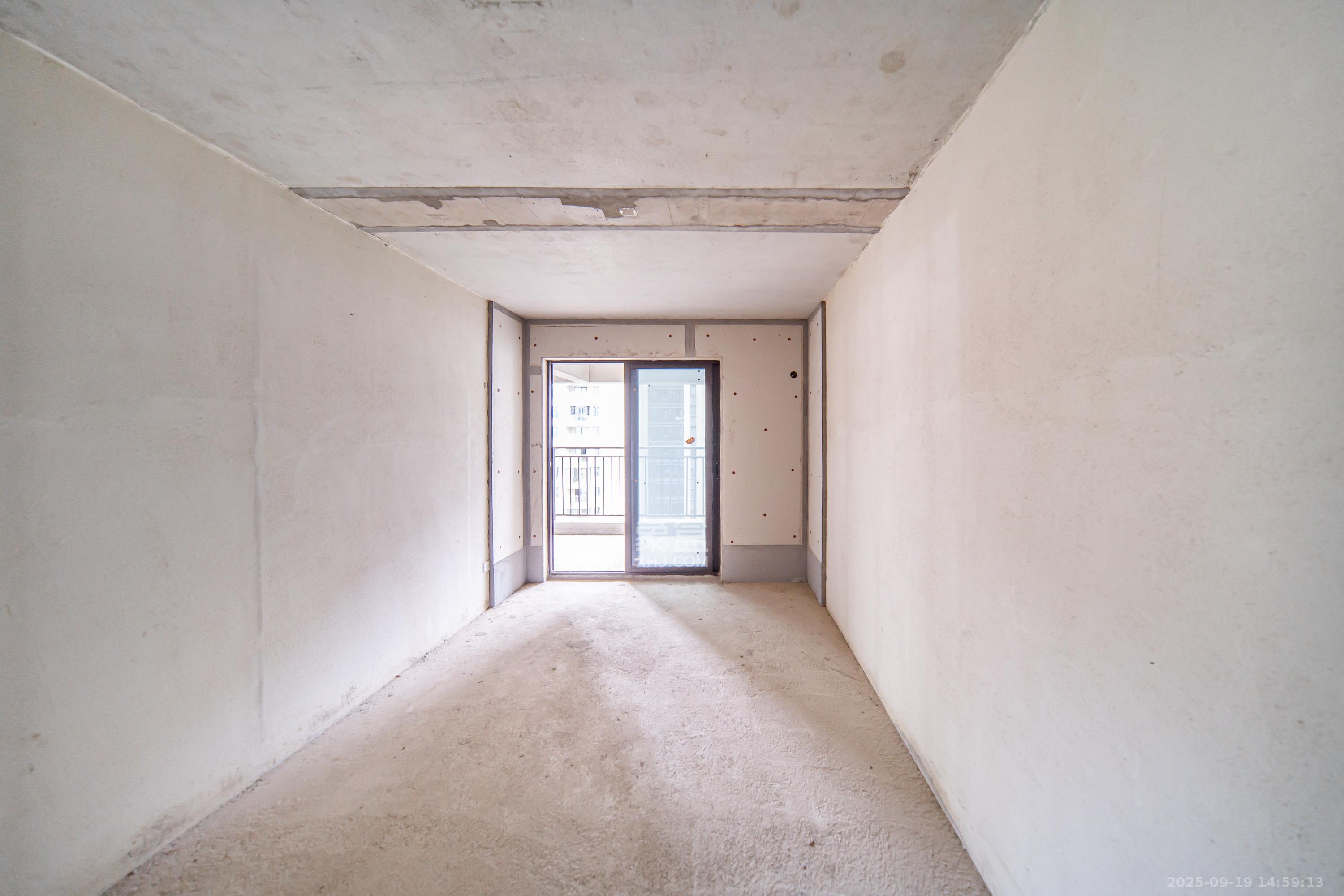 城发恒伟星雅韵(恒伟星辉苑) 4室2厅2卫 188.0万 城发恒伟星雅韵(恒伟星辉苑) 4室2厅2卫 188.0万卧室