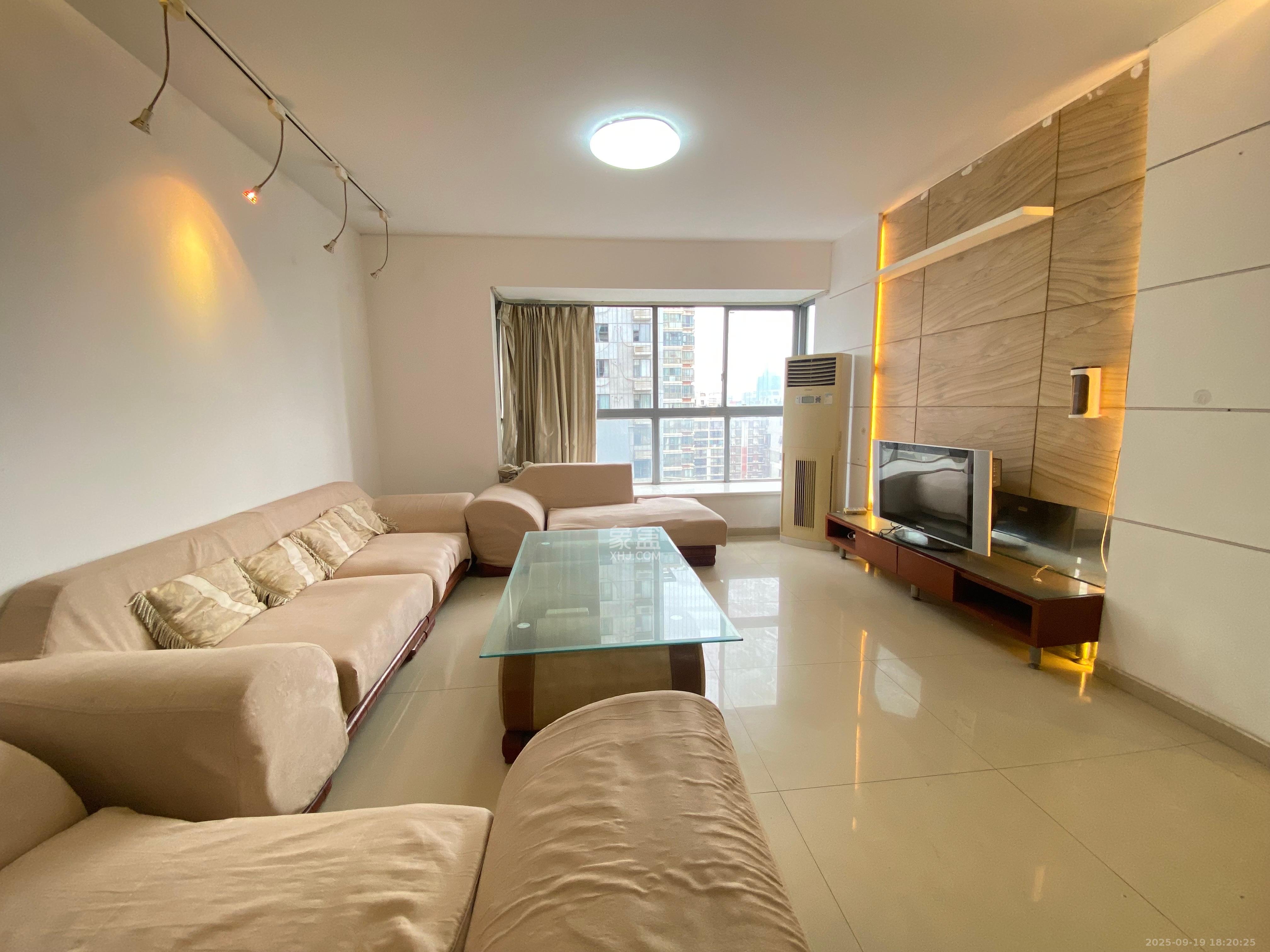 兴威新嘉园 3室2厅2卫 4000.0元/月 兴威新嘉园 3室2厅2卫 4000.0元/月室内图