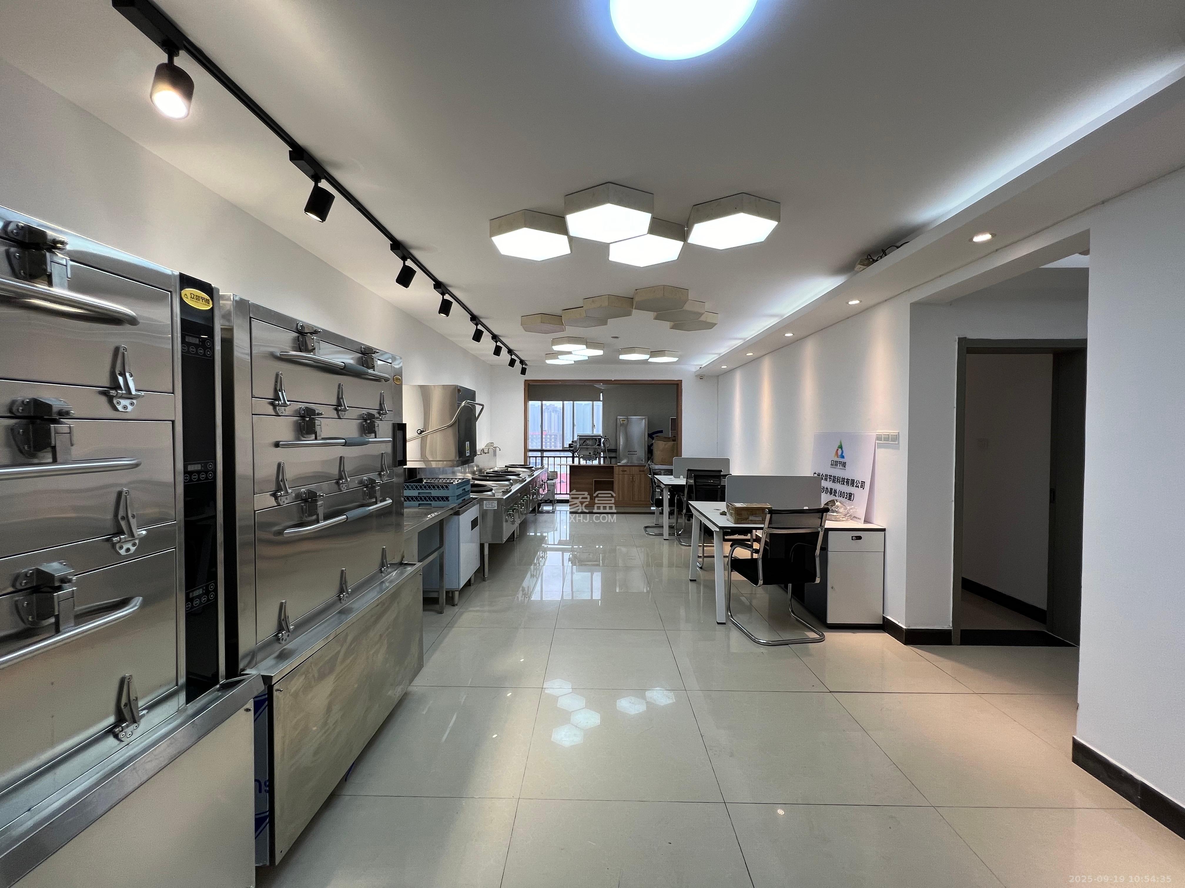 高桥现代商贸城 3室2厅1卫 2700.0元/月 高桥现代商贸城 3室2厅1卫 2700.0元/月室内图