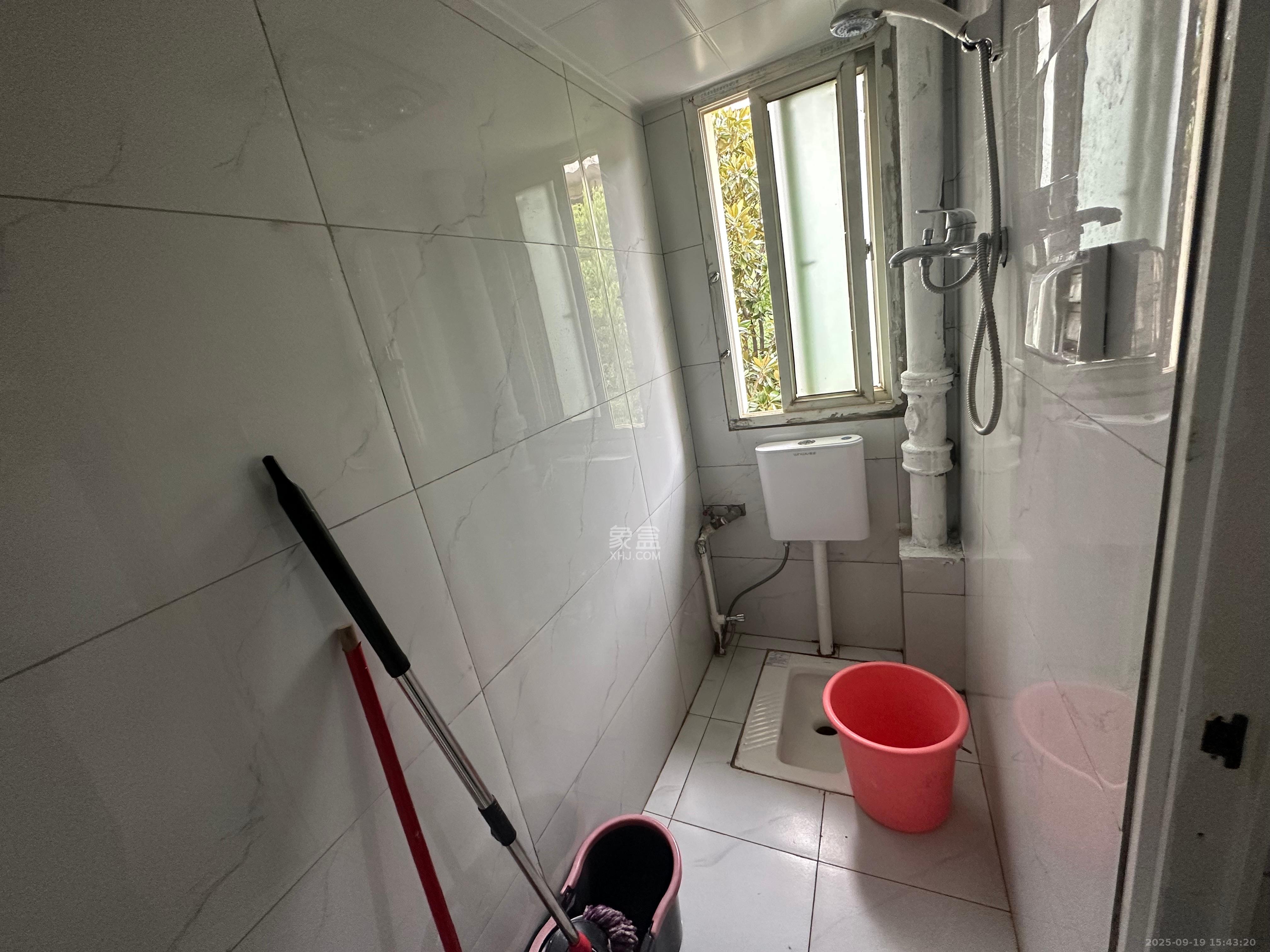 桔园小区1-8片  1室1厅1卫    1500.0元/月 桔园小区1-8片  1室1厅1卫    1500.0元/月室内图