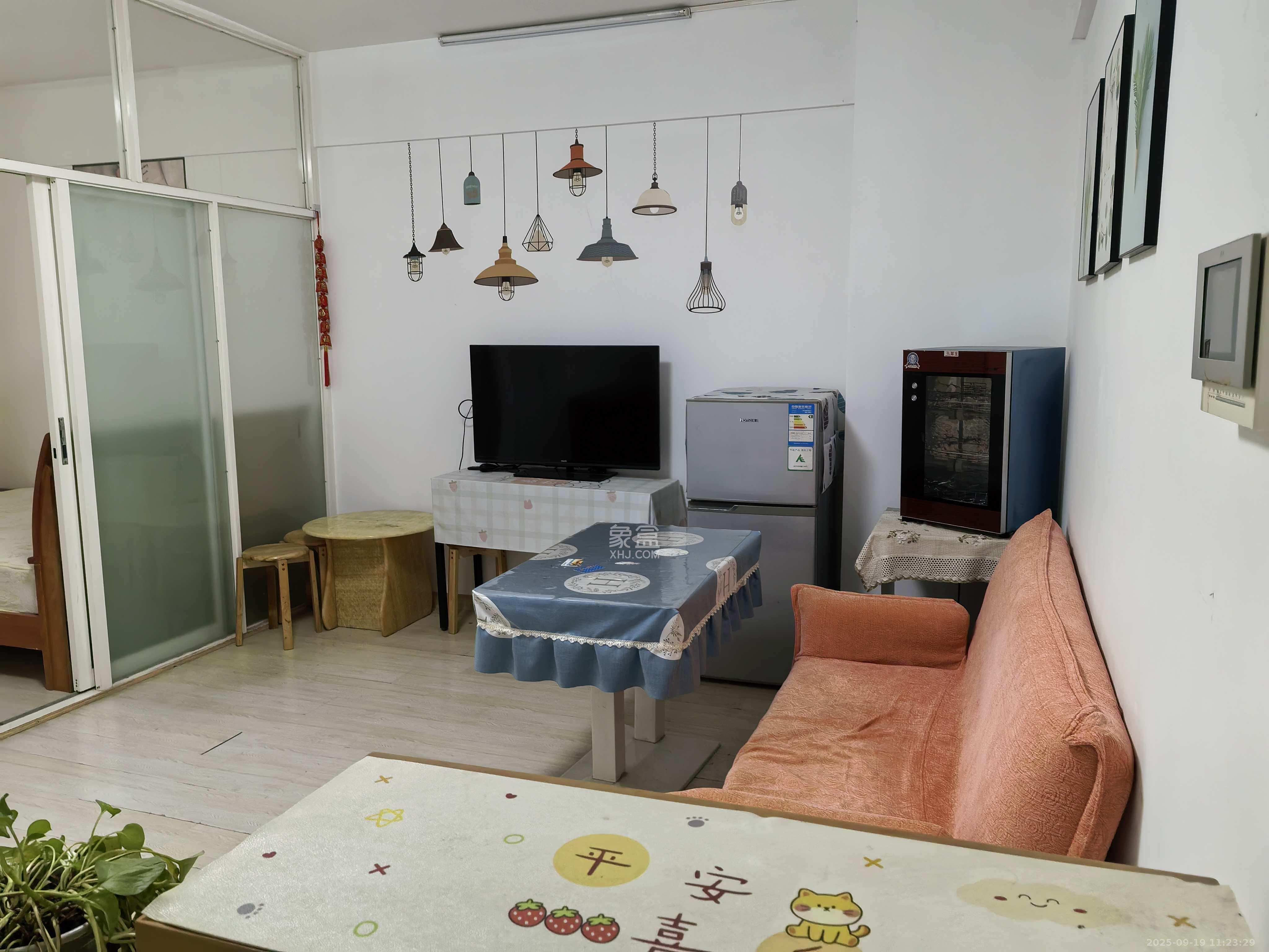 建鸿达华都（华都小户型及大华写字楼）  1室1厅1卫    2500.0元/月室内图