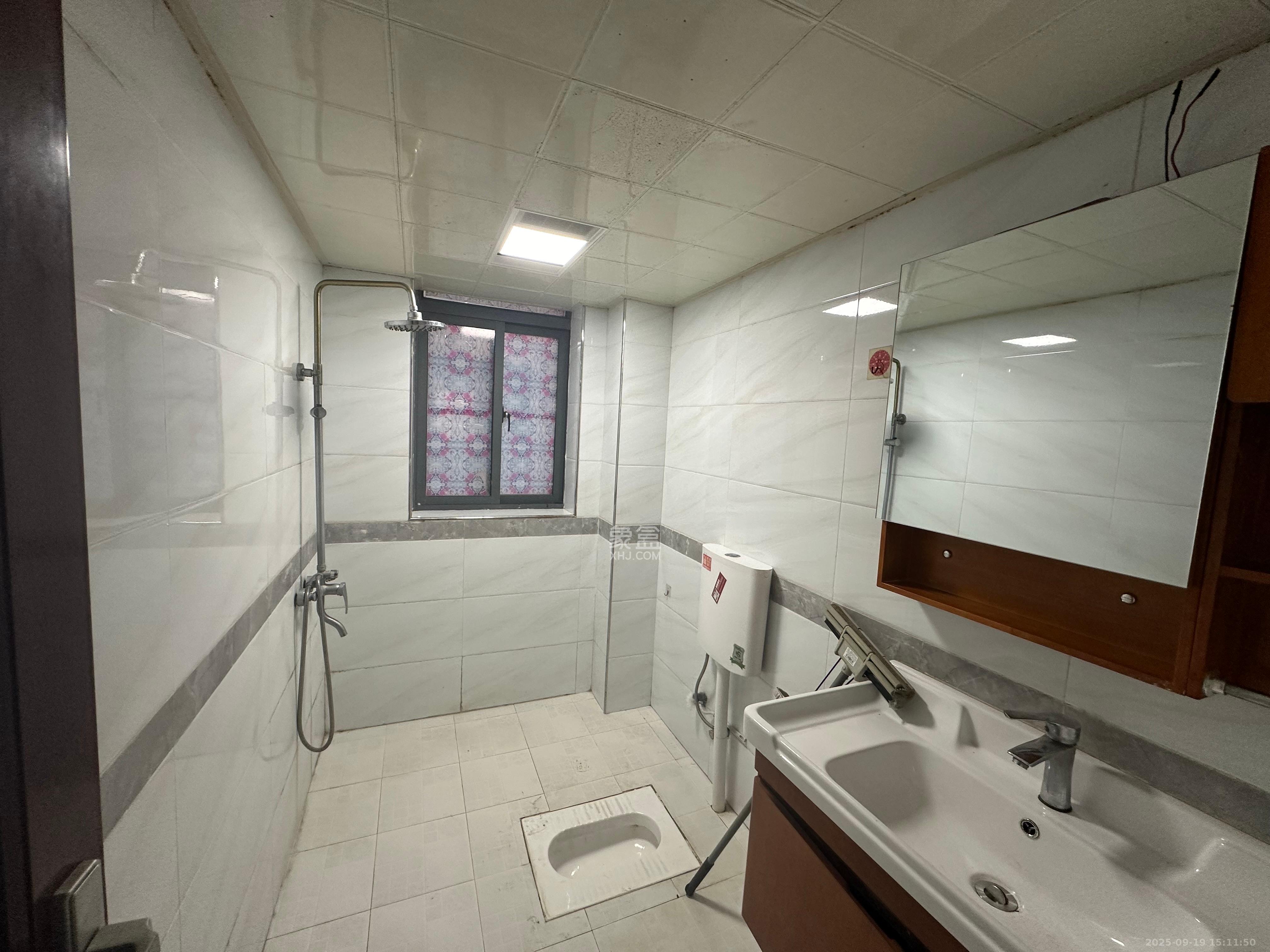 恒盛世家  3室1厅2卫    2300.0元/月室内图