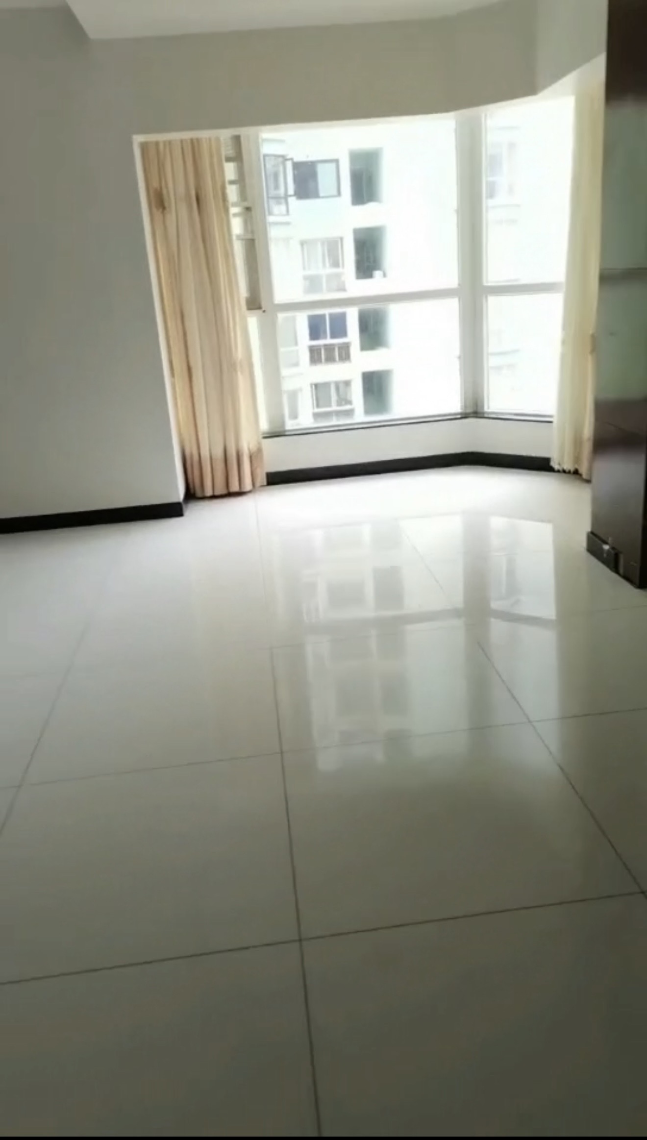 海怡豪园 4室2厅2卫 5000.0元/月 海怡豪园 4室2厅2卫 5000.0元/月室内图