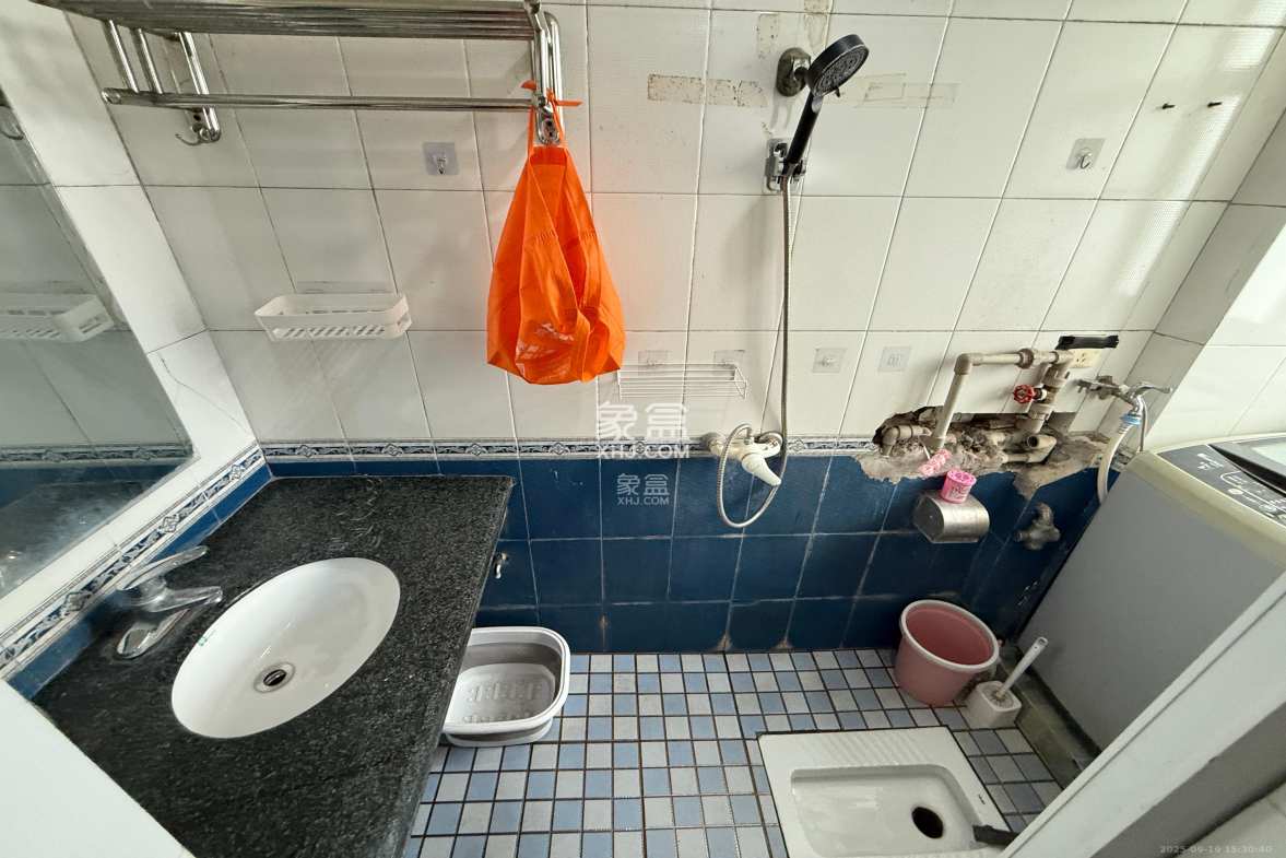 石子冲巷  3室1厅1卫    1700.0元/月 石子冲巷  3室1厅1卫    1700.0元/月室内图