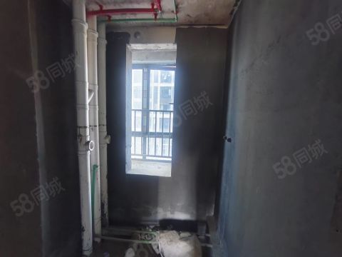 中天鹭鸶湾龙庭二期 4室2厅2卫 62.8万 中天鹭鸶湾龙庭二期 4室2厅2卫 62.8万客厅