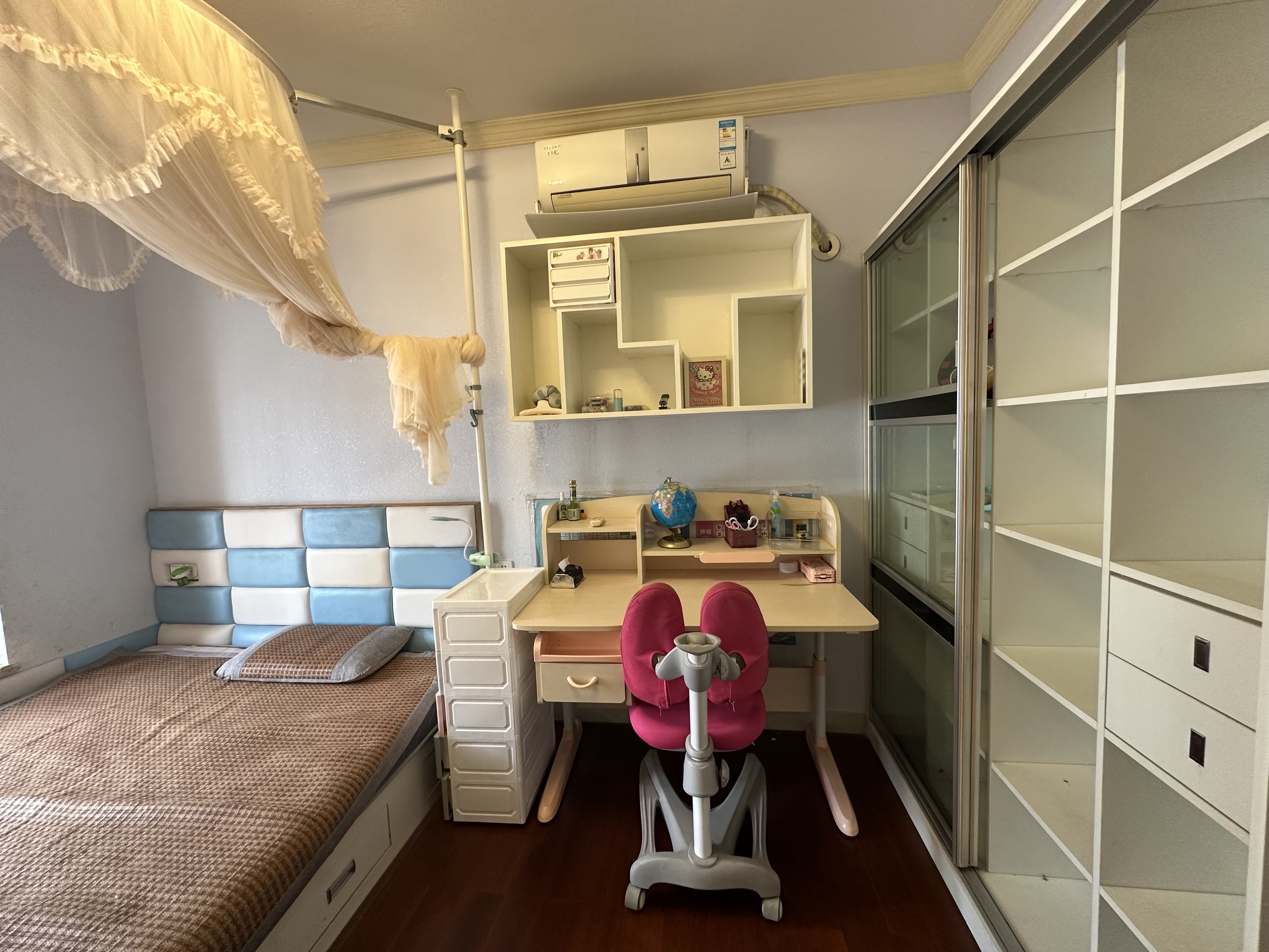 海阔天空-国瑞城二期(雅仕苑) 4室2厅2卫 5600.0元/月 海阔天空-国瑞城二期(雅仕苑) 4室2厅2卫 5600.0元/月室内图