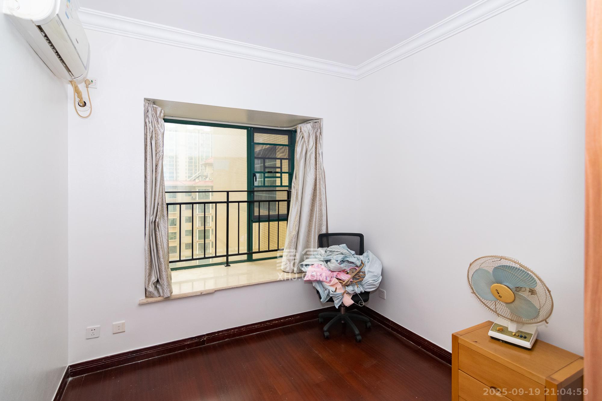 富基世纪公园  3室2厅1卫    53.0万卧室