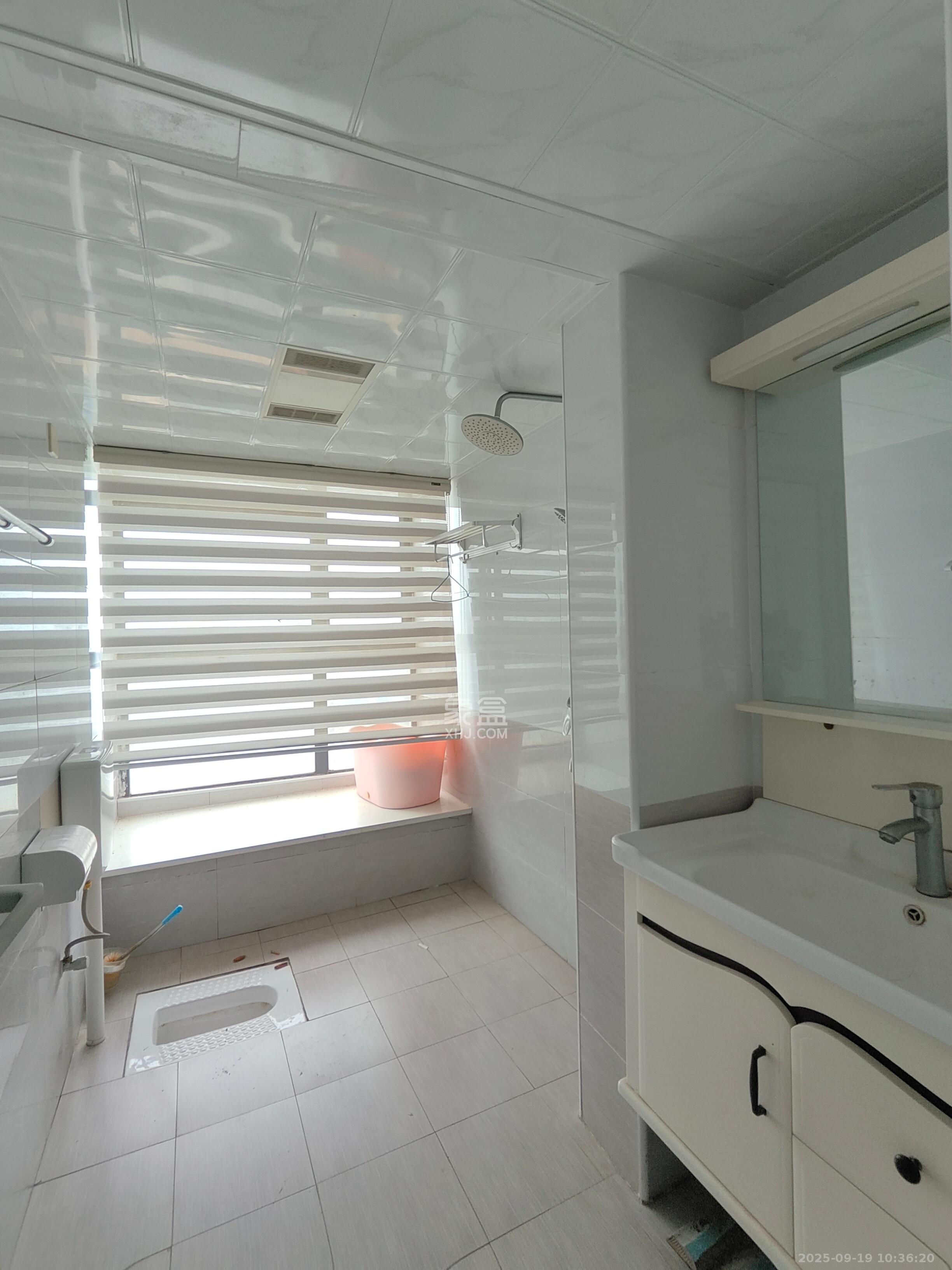 勤诚达新界  1室2厅1卫    2400.0元/月室内图