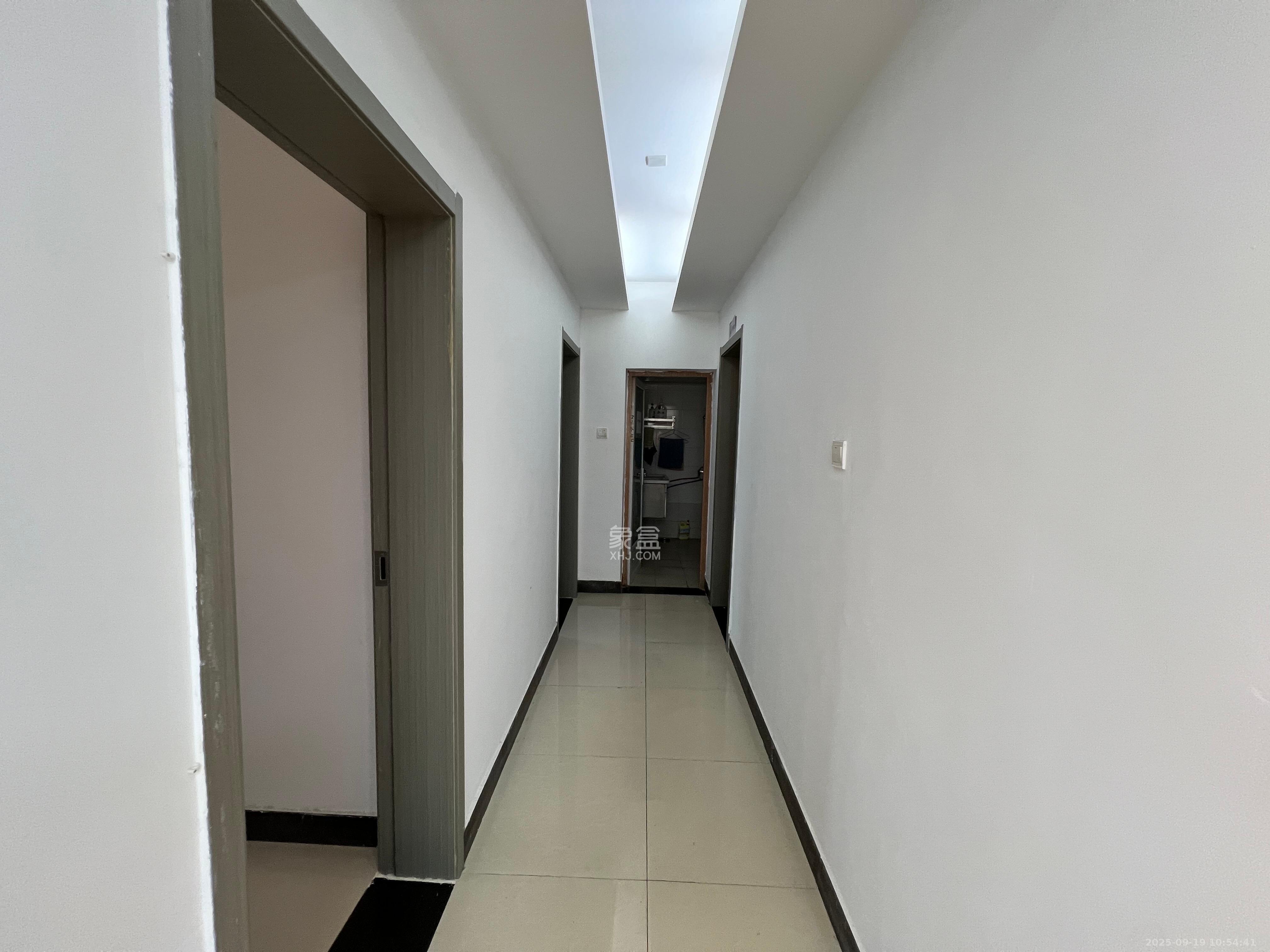 高桥现代商贸城 3室2厅1卫 2700.0元/月 高桥现代商贸城 3室2厅1卫 2700.0元/月室内图