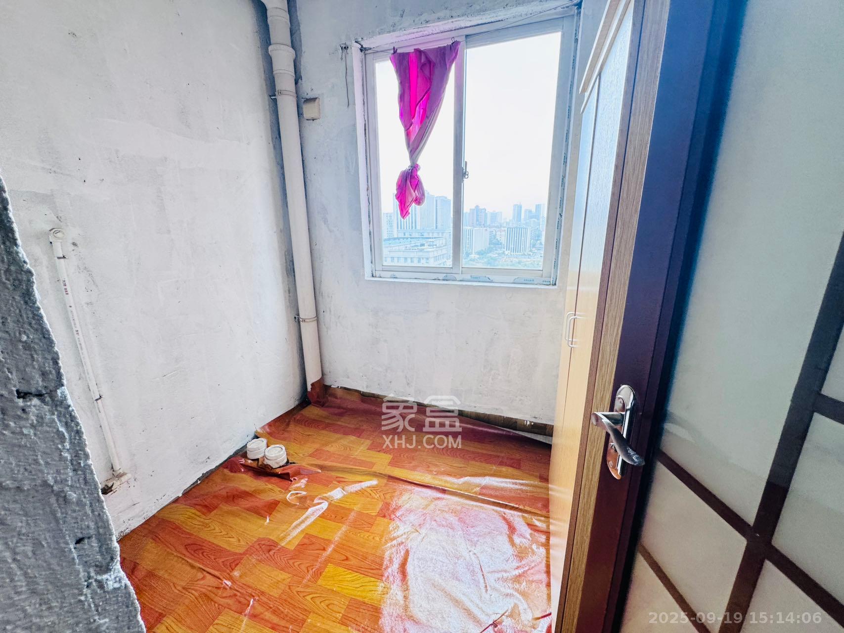 理工大学职工单位房青年汇  4室2厅1卫    2000.0元/月室内图