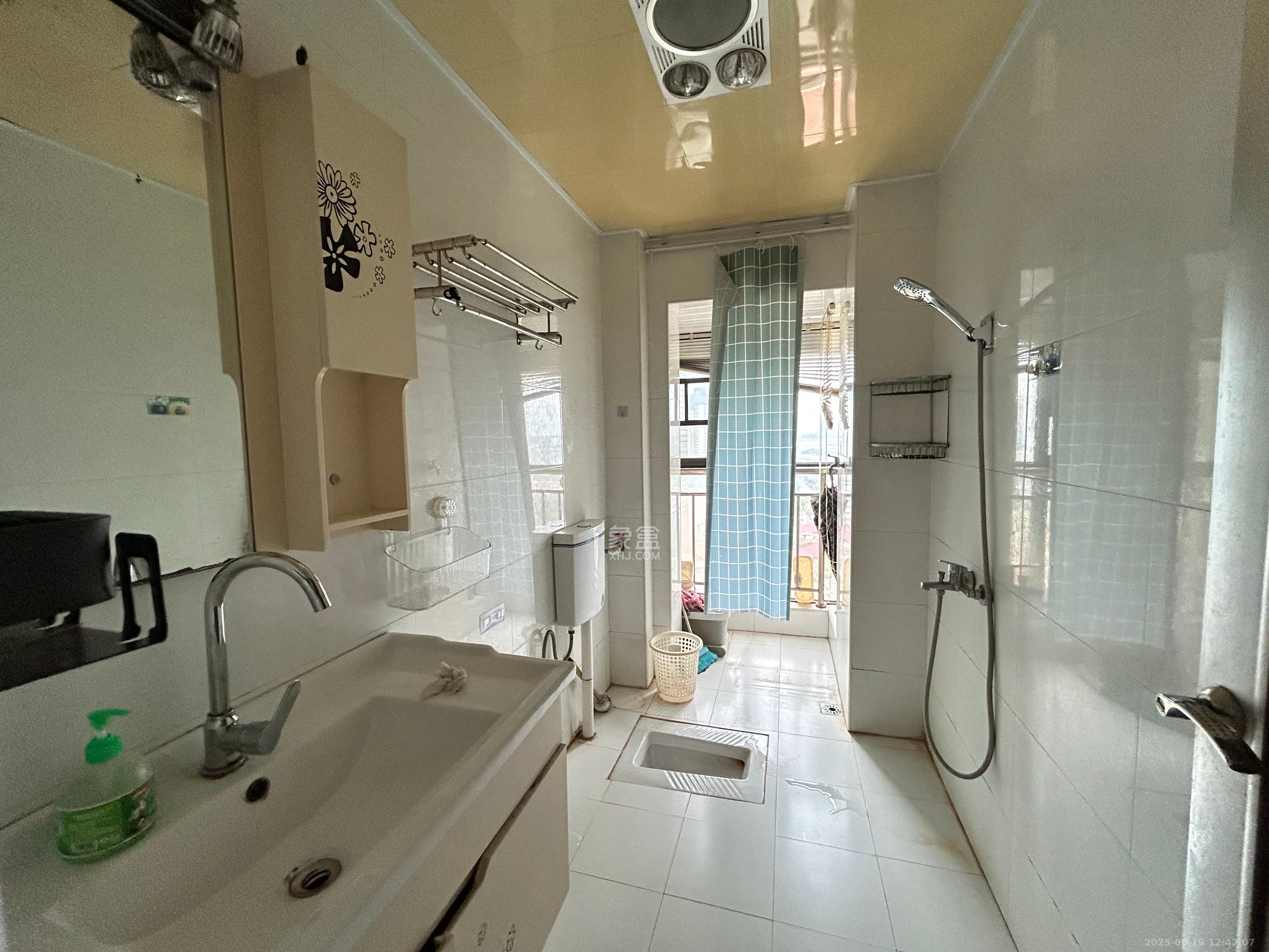 长盛岚庭  3室2厅1卫    2400.0元/月室内图