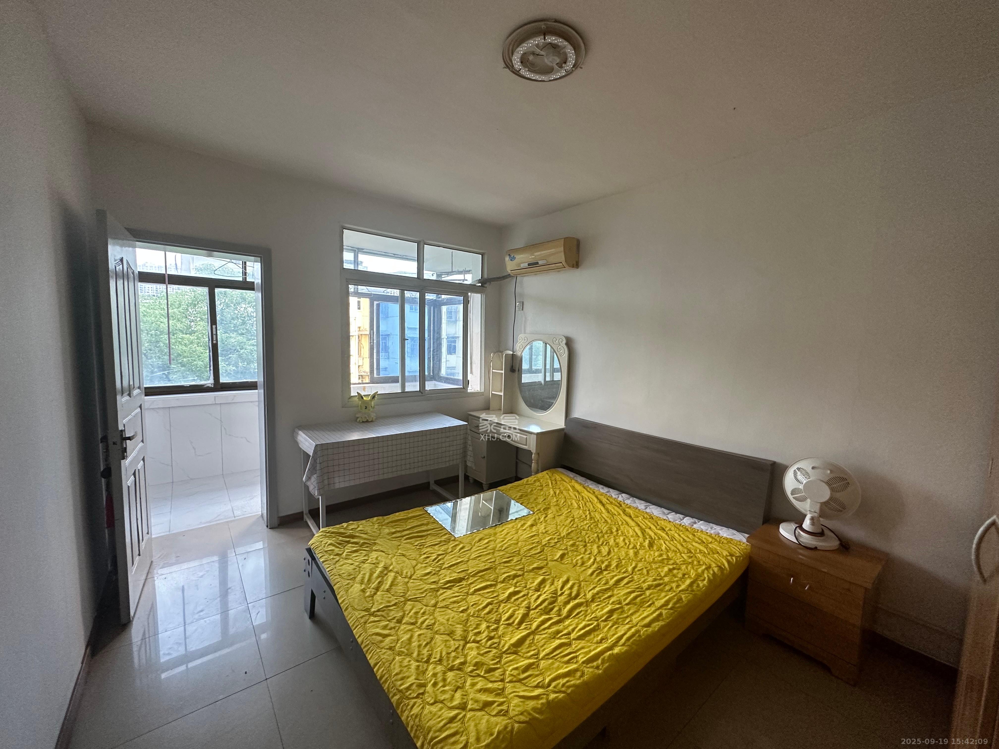 桔园小区1-8片  1室1厅1卫    1500.0元/月 桔园小区1-8片  1室1厅1卫    1500.0元/月室内图1