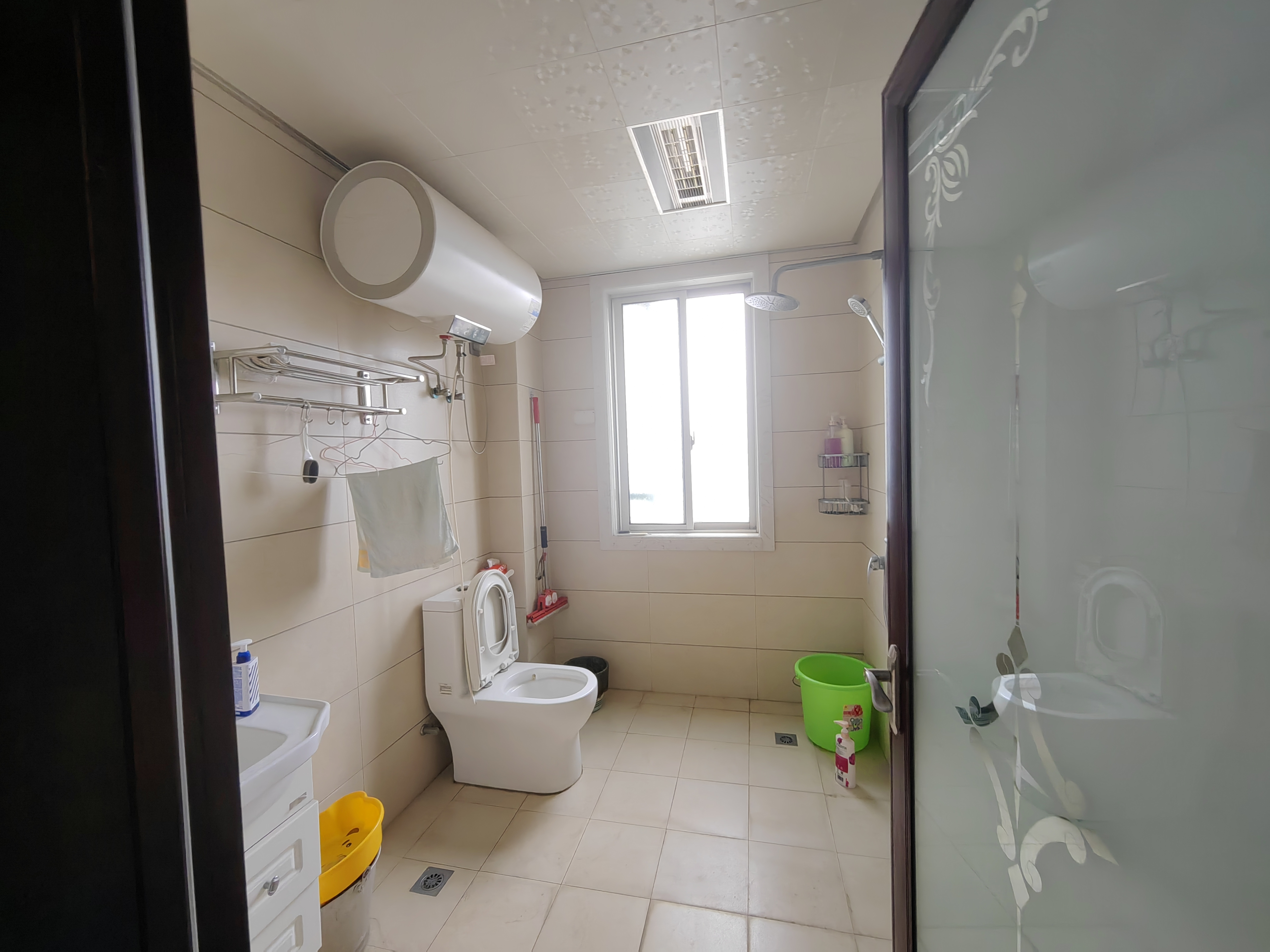 仁济新村 4室2厅1卫 2600.00元/月 仁济新村 4室2厅1卫 2600.00元/月室内图