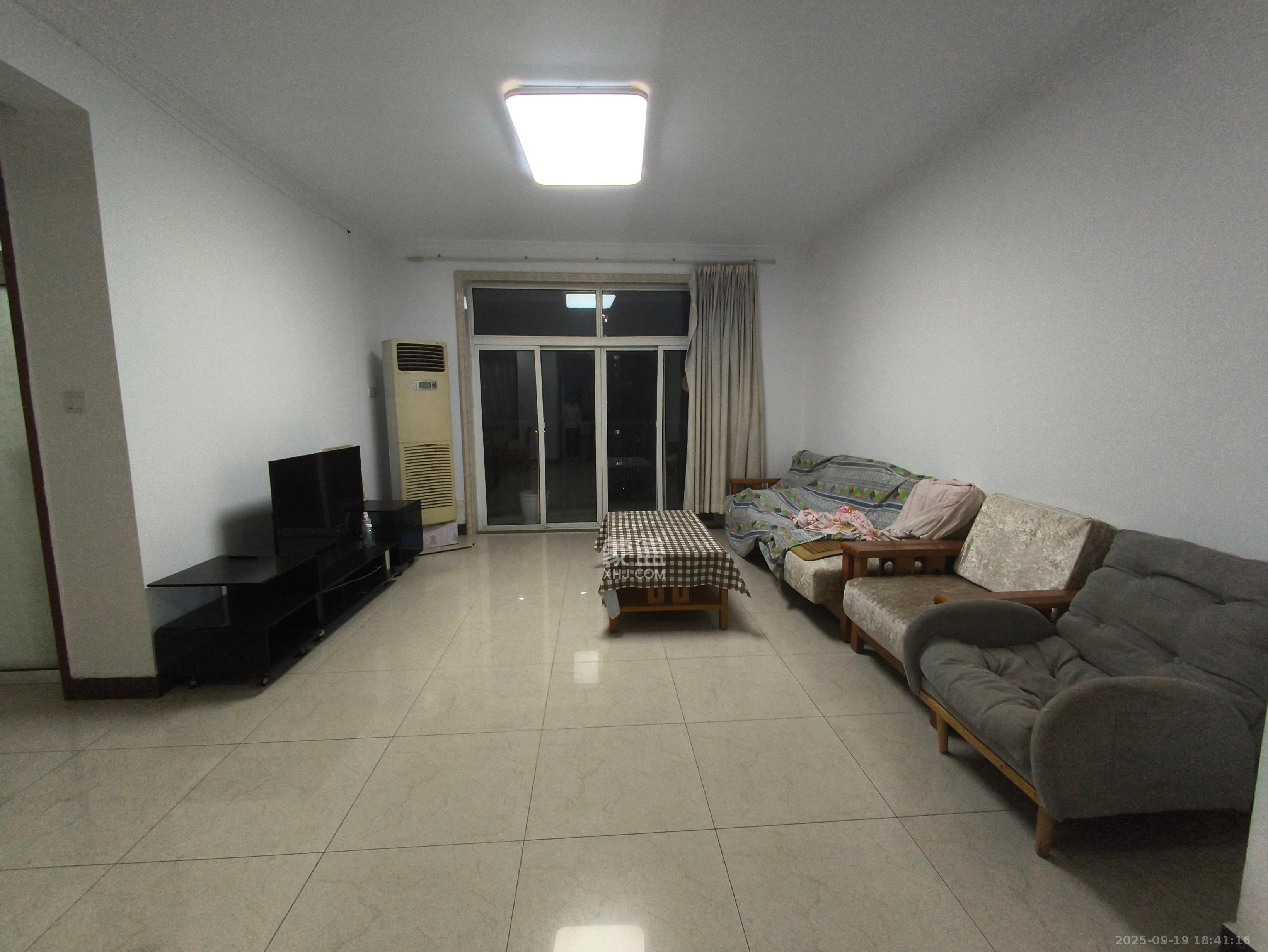 佳润新城(佳润新都) 3室2厅2卫 2500.0元/月 佳润新城(佳润新都) 3室2厅2卫 2500.0元/月室内图