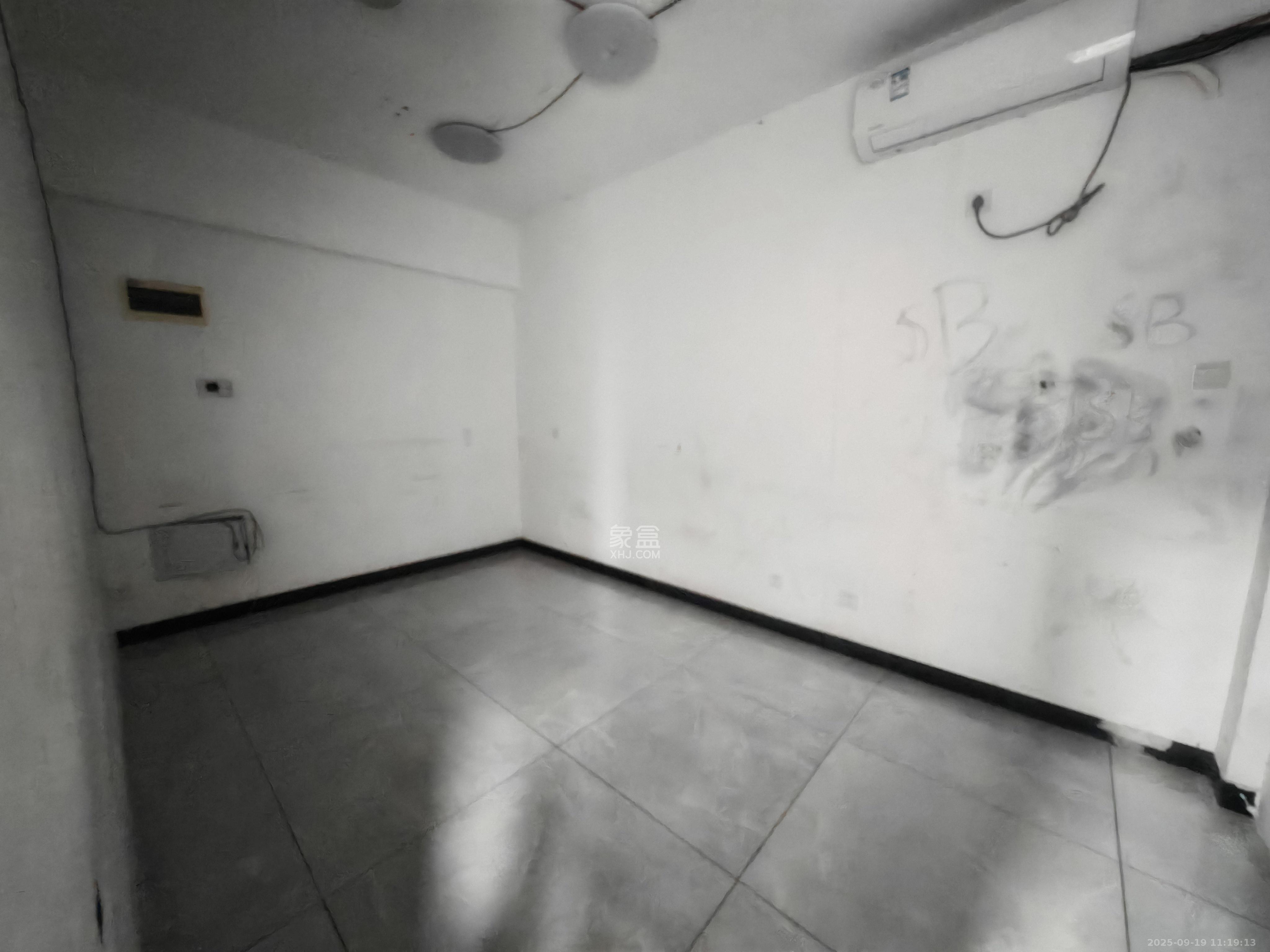 长房八方里（长房公园里）   66.0㎡      2000.0元/月室内图