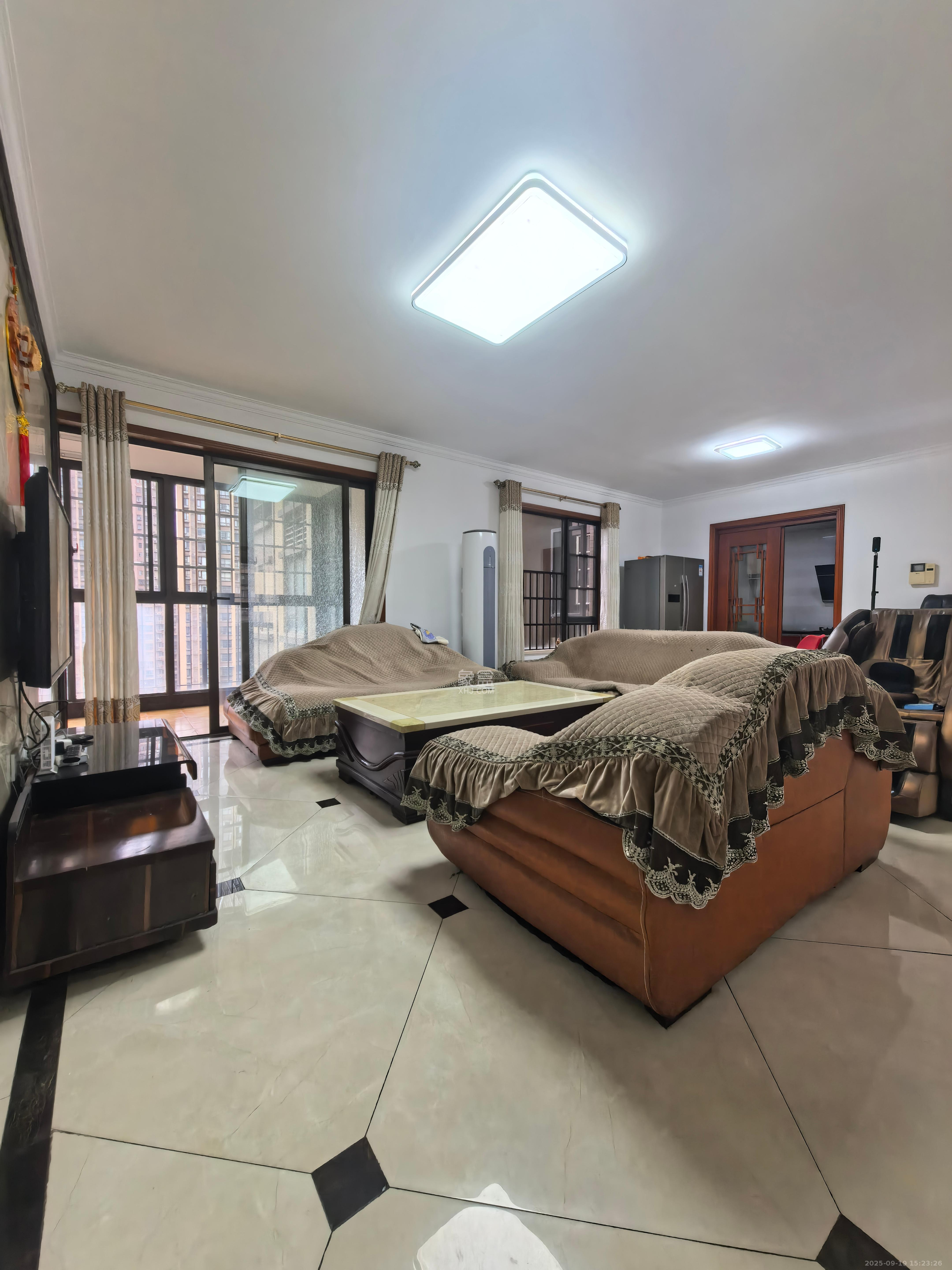 华润凤凰城三期 4室2厅2卫 2500.0元/月 华润凤凰城三期 4室2厅2卫 2500.0元/月室内图