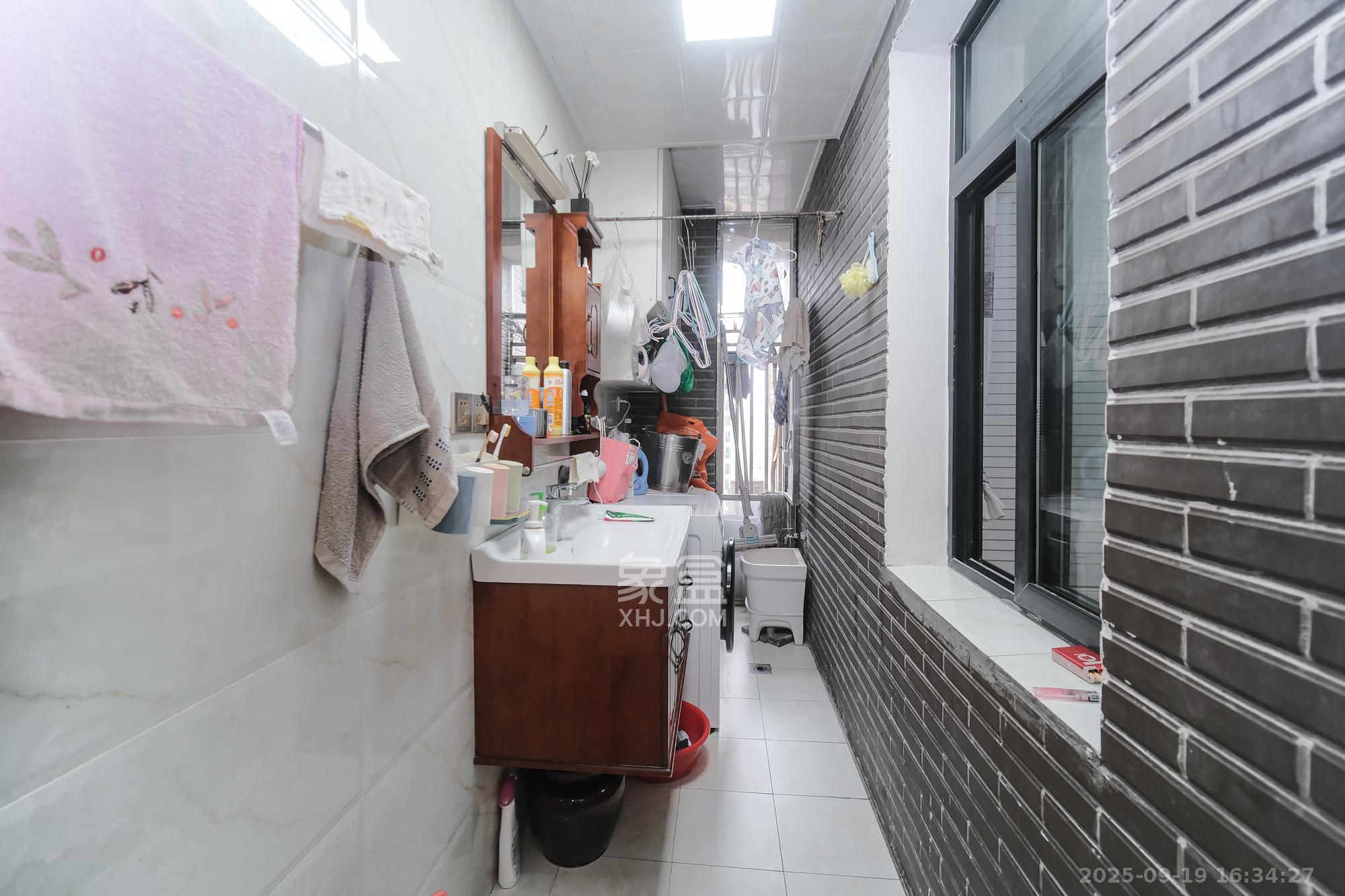 红树湾 3室2厅1卫 55.0万 红树湾 3室2厅1卫 55.0万卫生间