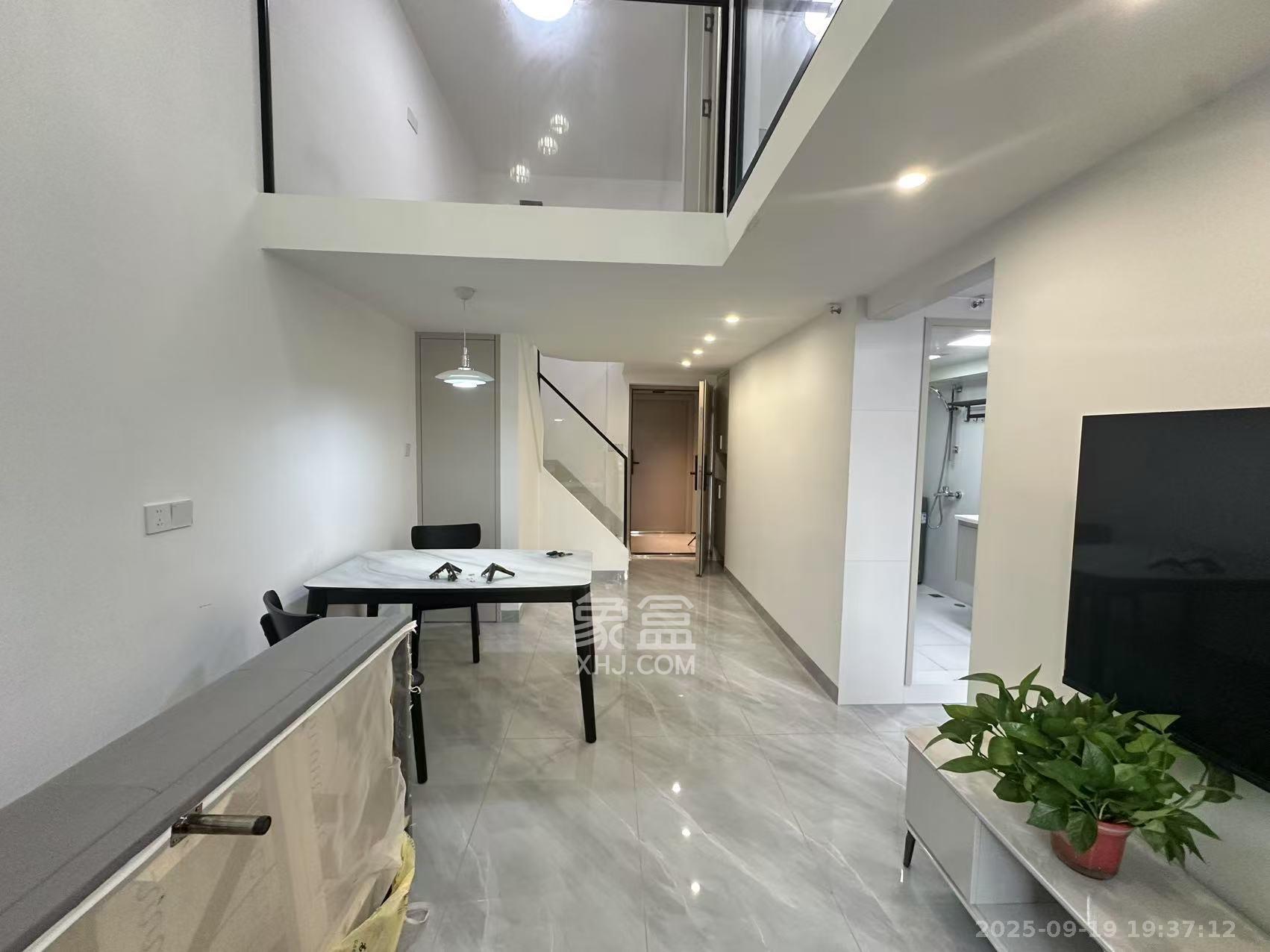 保利中环广场(保利中悦苑) 1室1厅1卫 2300.0元/月 保利中环广场(保利中悦苑) 1室1厅1卫 2300.0元/月室内图