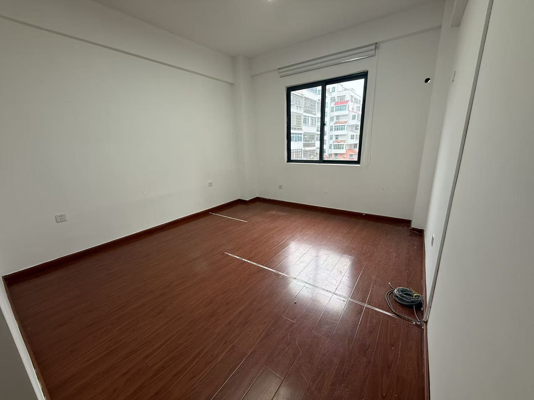 顺发新村 4室2厅2卫 4500.0元/月 顺发新村 4室2厅2卫 4500.0元/月室内图