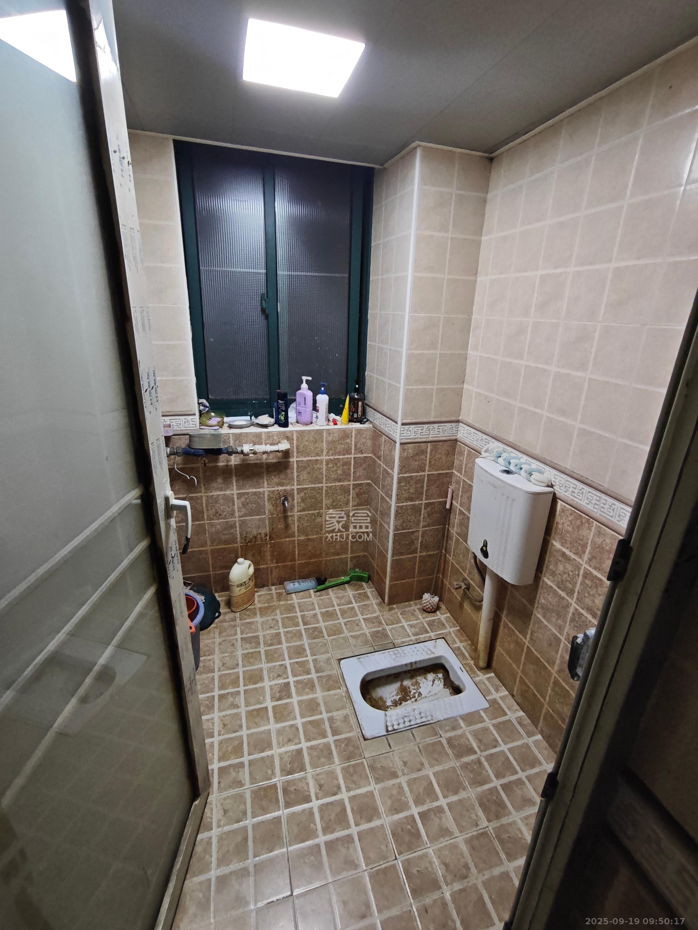 华盛世纪新城  4室1厅2卫    2000.0元/月室内图