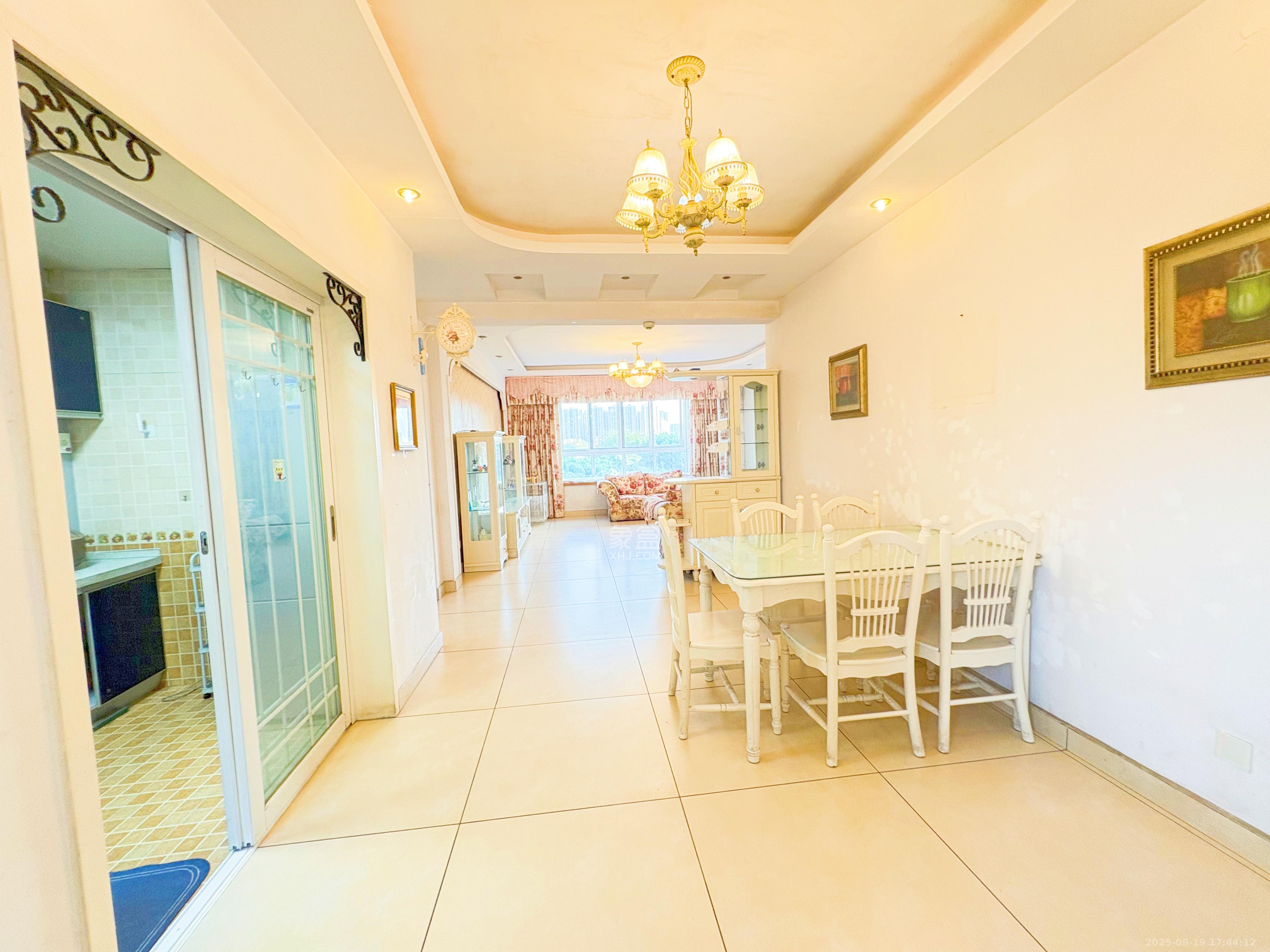 世景华庭 3室2厅2卫 1800.0元/月 世景华庭 3室2厅2卫 1800.0元/月室内图