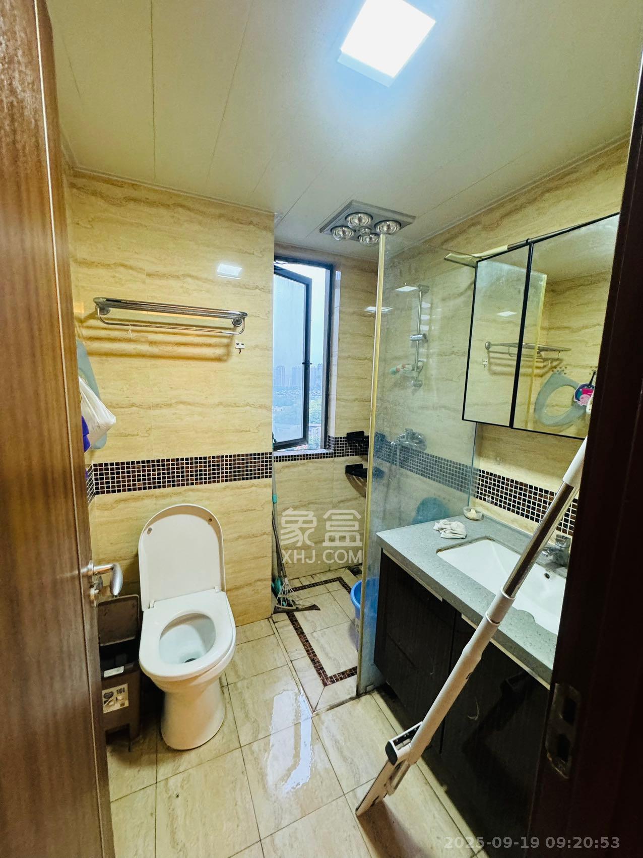 万科金域华府三四期  3室2厅1卫    2400.0元/月室内图