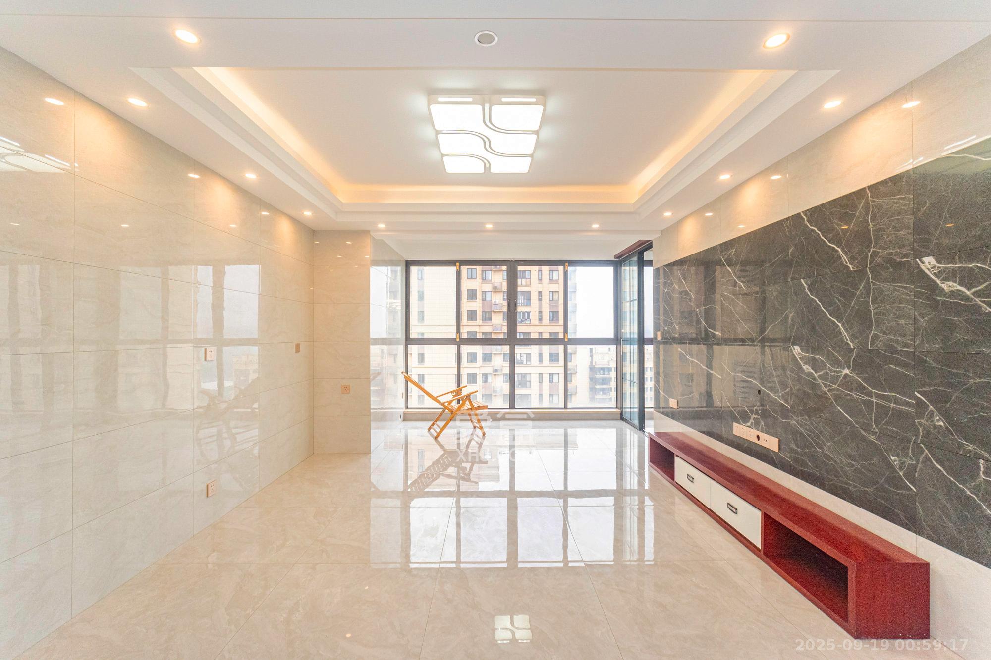 保利香槟国际  4室2厅2卫    99.0万