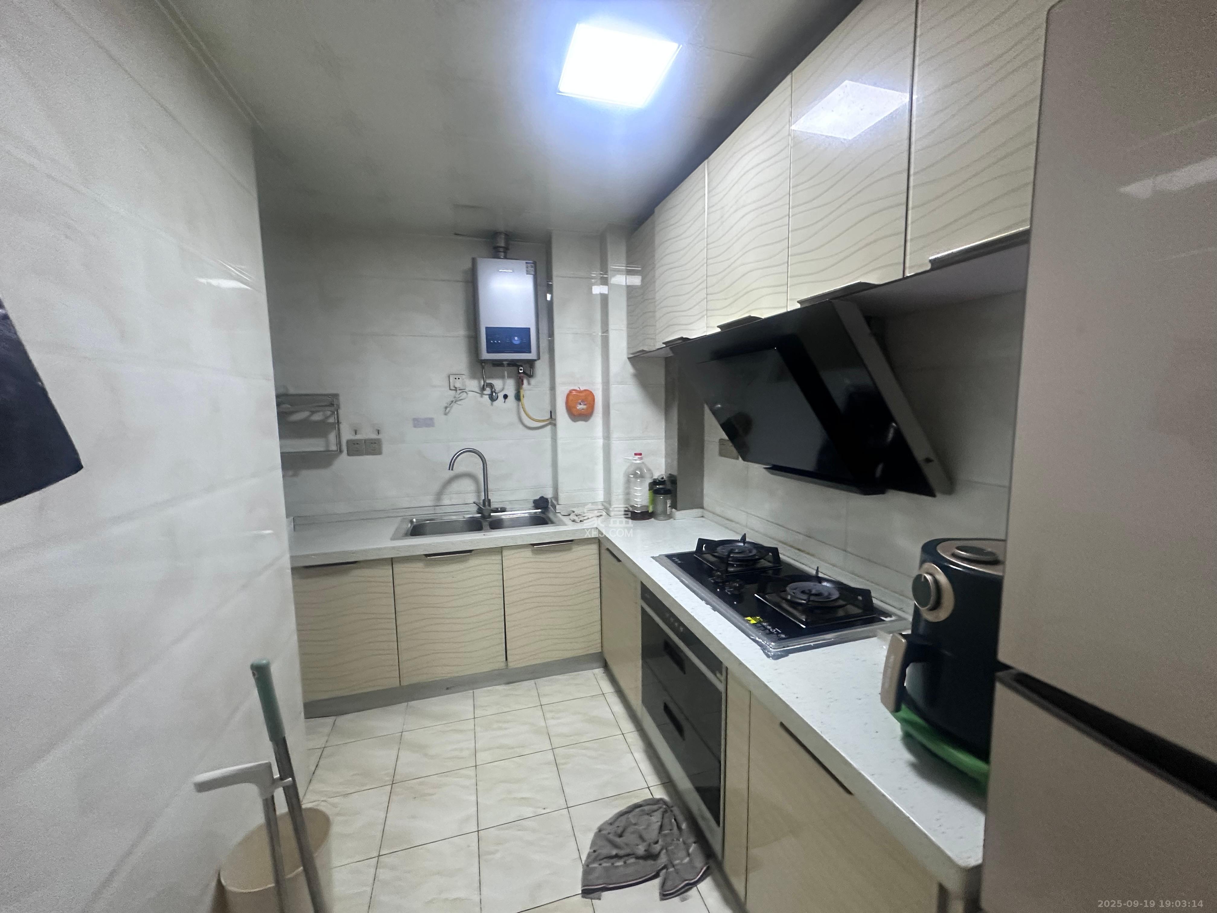 滨江一号(丰泰花园) 3室2厅1卫 1800.0元/月 滨江一号(丰泰花园) 3室2厅1卫 1800.0元/月室内图