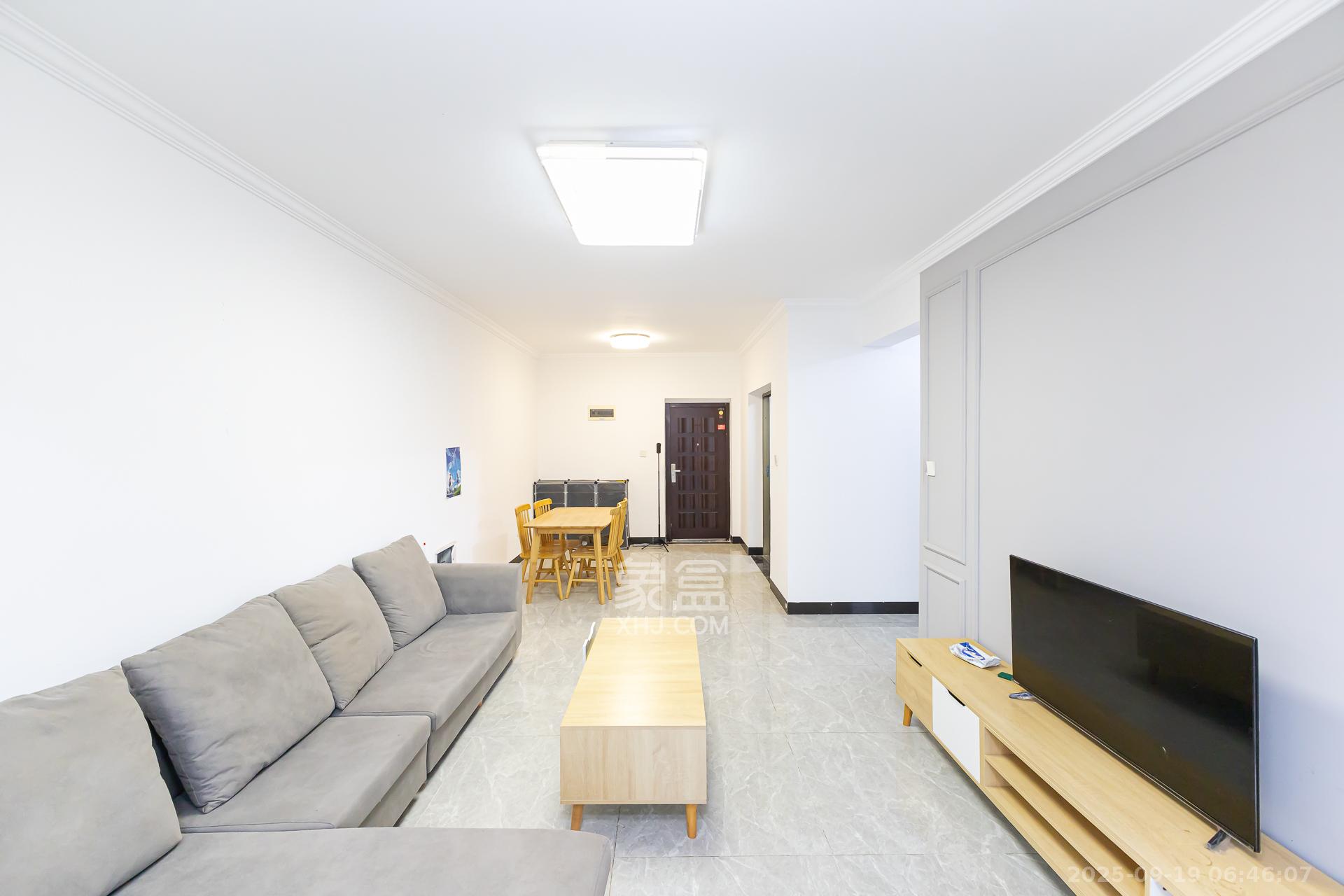 嘉宇银杉(嘉宇西苑) 3室1厅1卫 67.8万 嘉宇银杉(嘉宇西苑) 3室1厅1卫 67.8万客厅