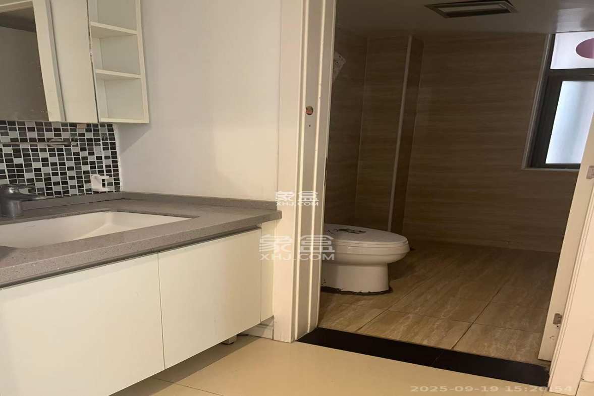 米兰春天 3室2厅1卫 1800.0元/月 米兰春天 3室2厅1卫 1800.0元/月室内图