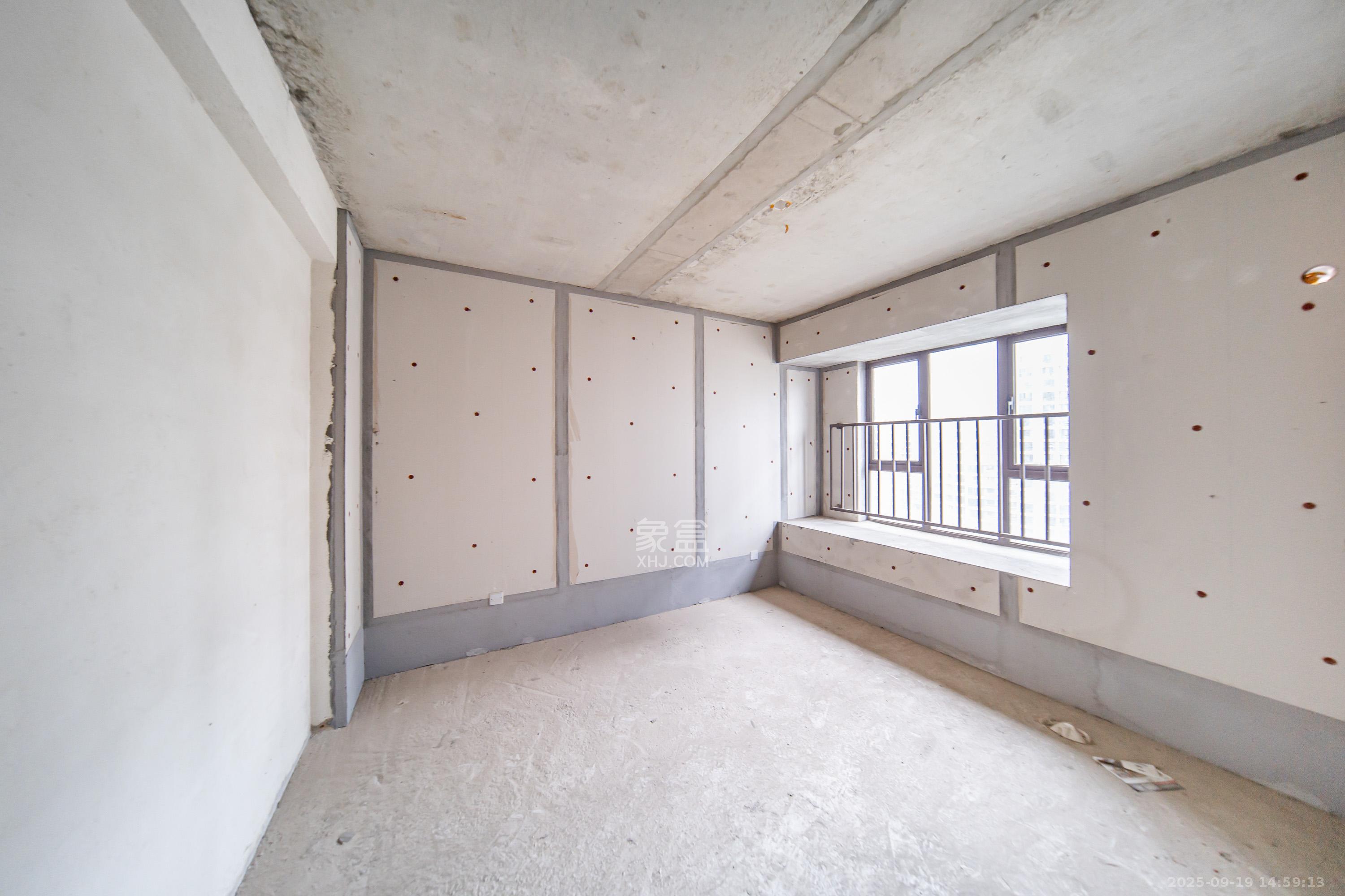 城发恒伟星雅韵（恒伟星辉苑）  4室2厅2卫    188.0万卧室