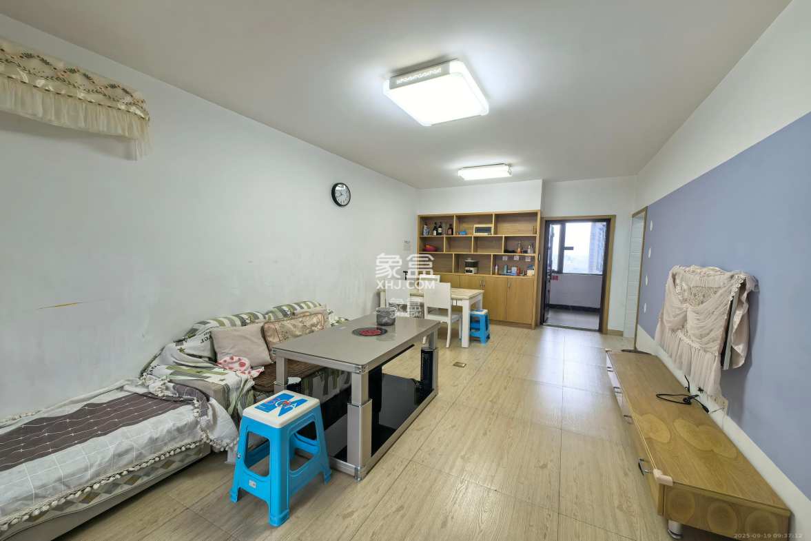 旭辉御府 3室2厅1卫 2400.0元/月 旭辉御府 3室2厅1卫 2400.0元/月室内图