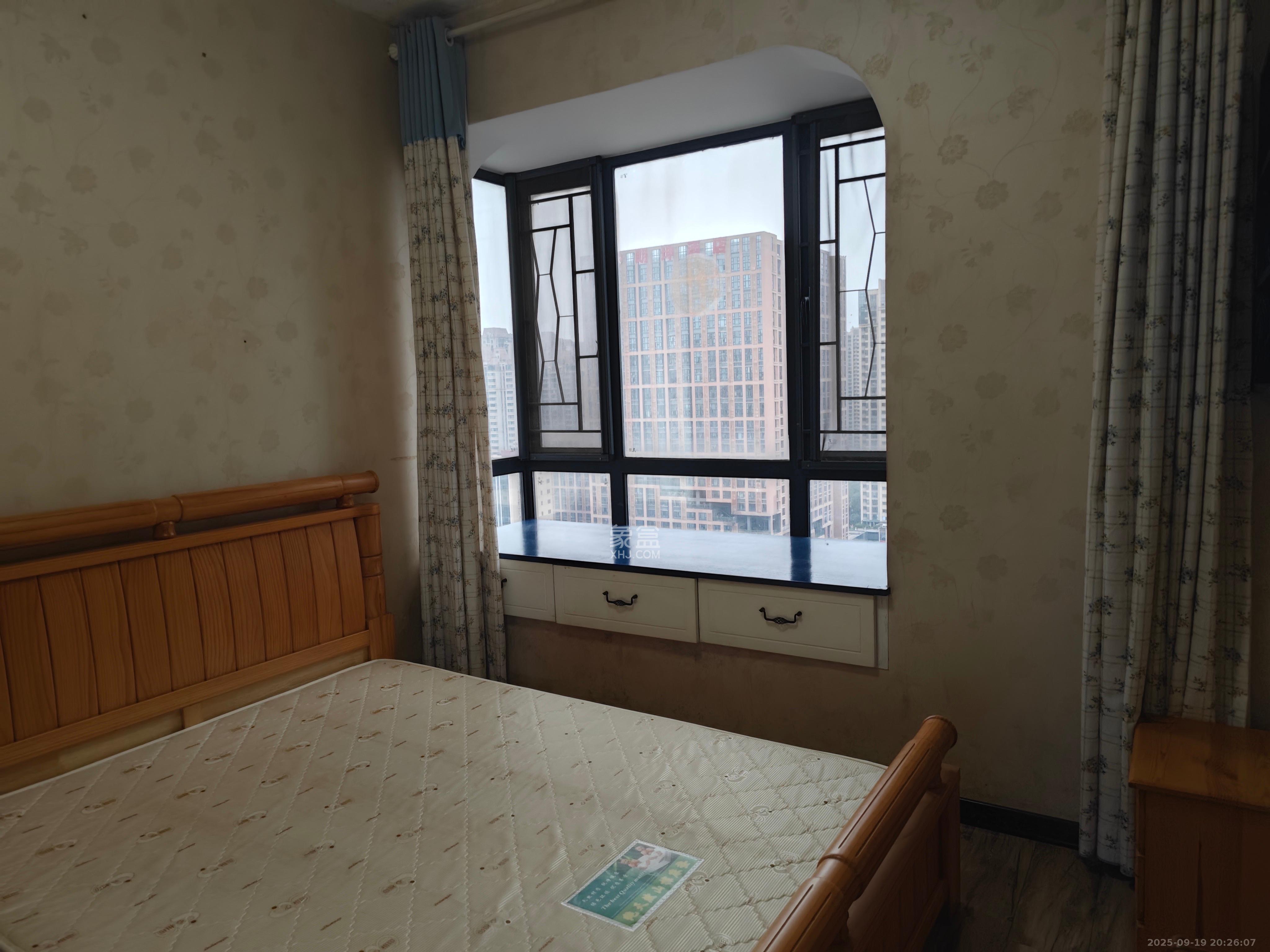 东岸城邦 3室2厅1卫 2750.00元/月 东岸城邦 3室2厅1卫 2750.00元/月室内图